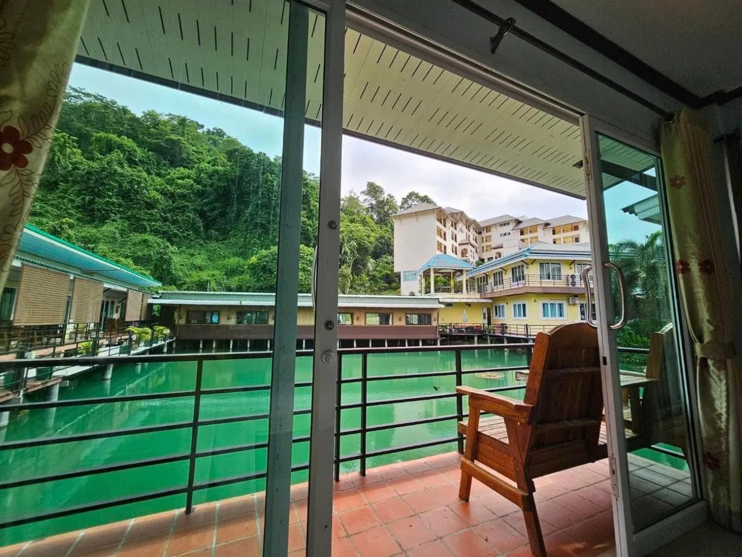 Balcony/Terrace in Lake Terrace Resort