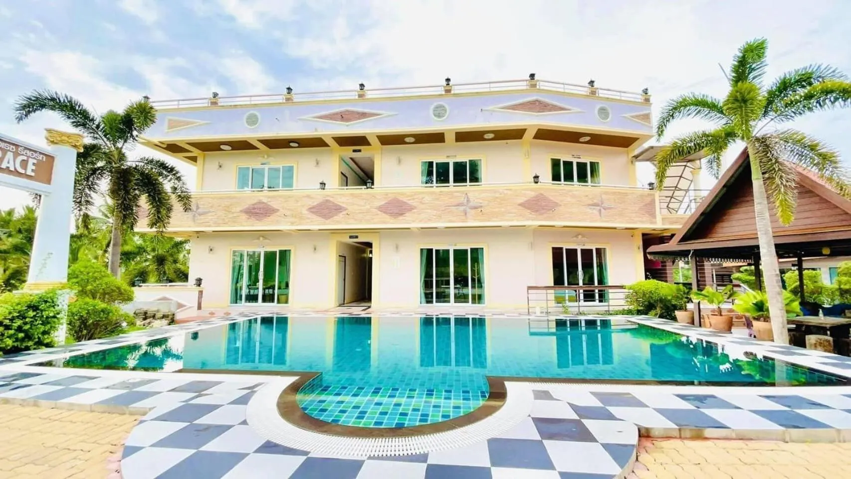 Pool view in Lake Terrace Resort