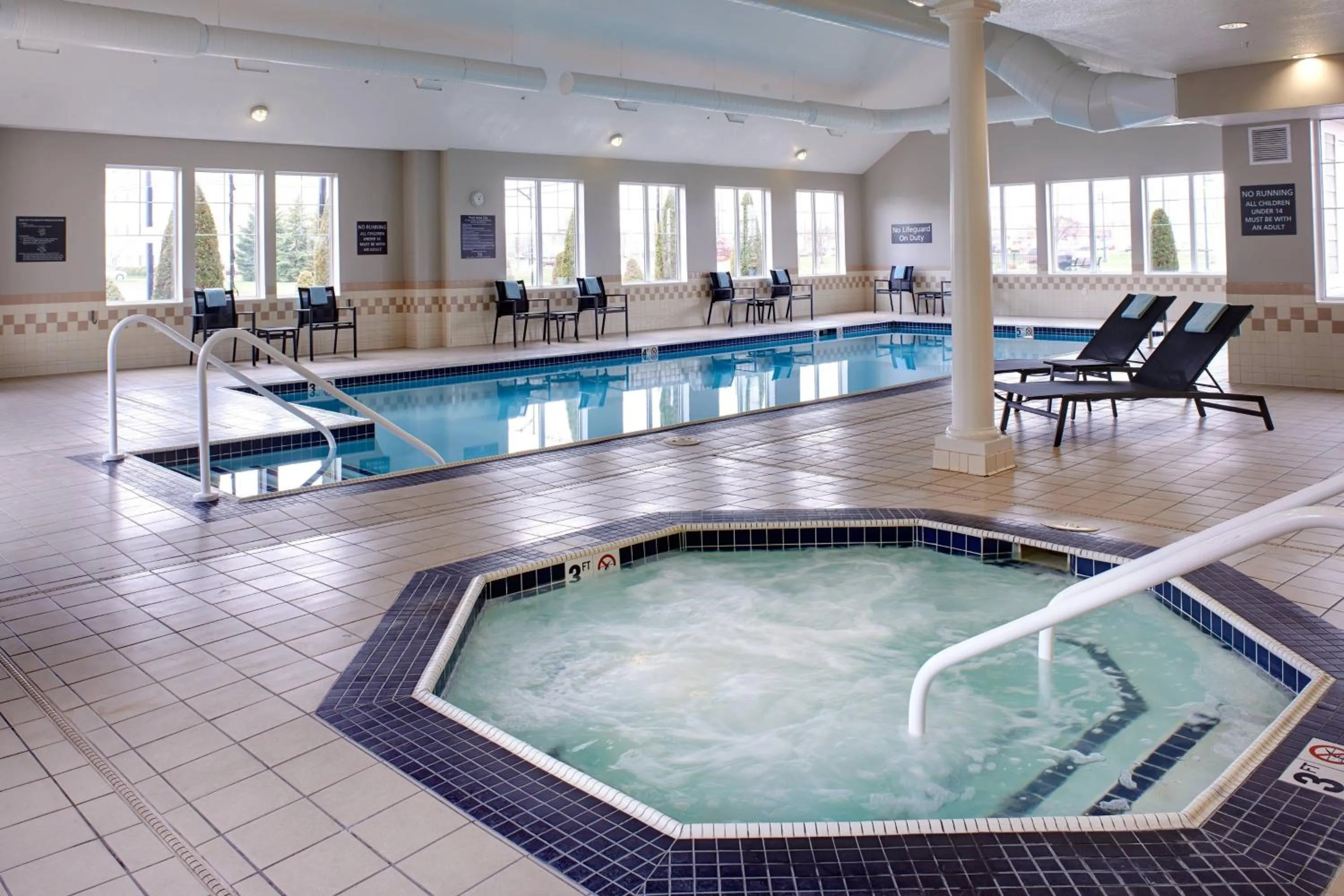 Swimming pool in Residence Inn by Marriott Saginaw