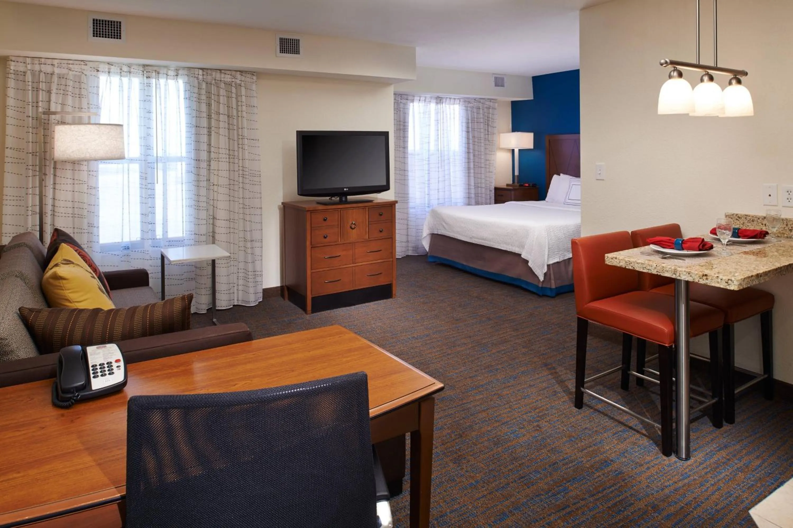 Photo of the whole room, Bed in Residence Inn by Marriott Saginaw