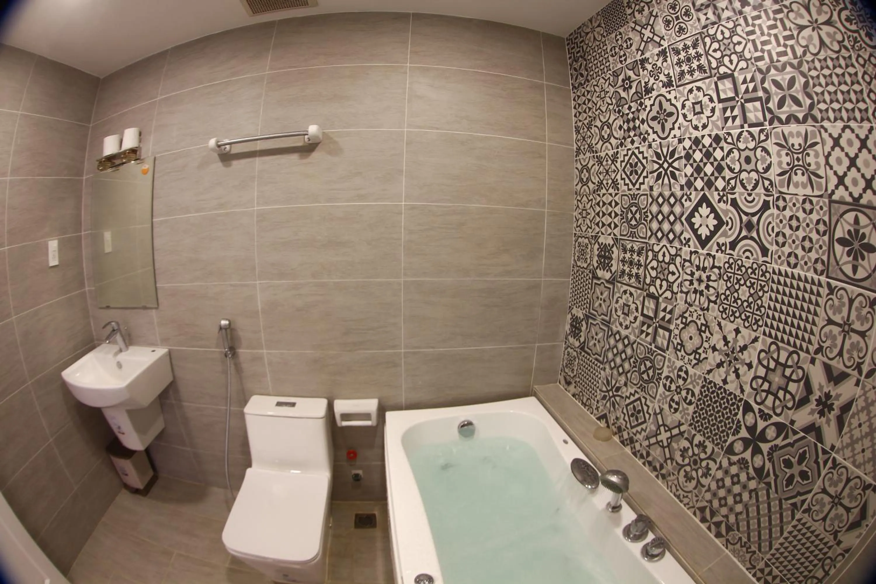 Shower in Full House Hostel