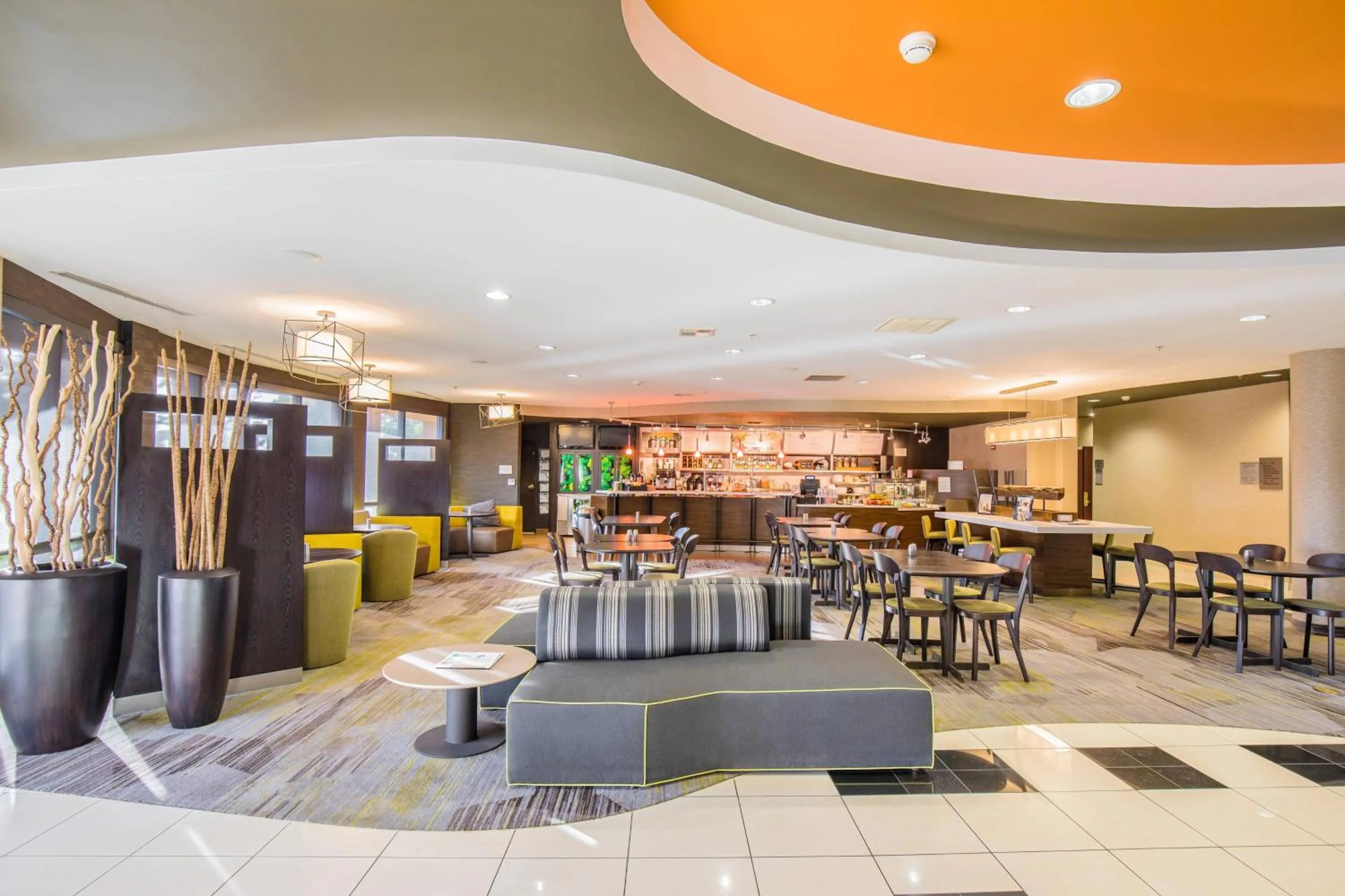 Lounge or bar in Courtyard by Marriott Merced