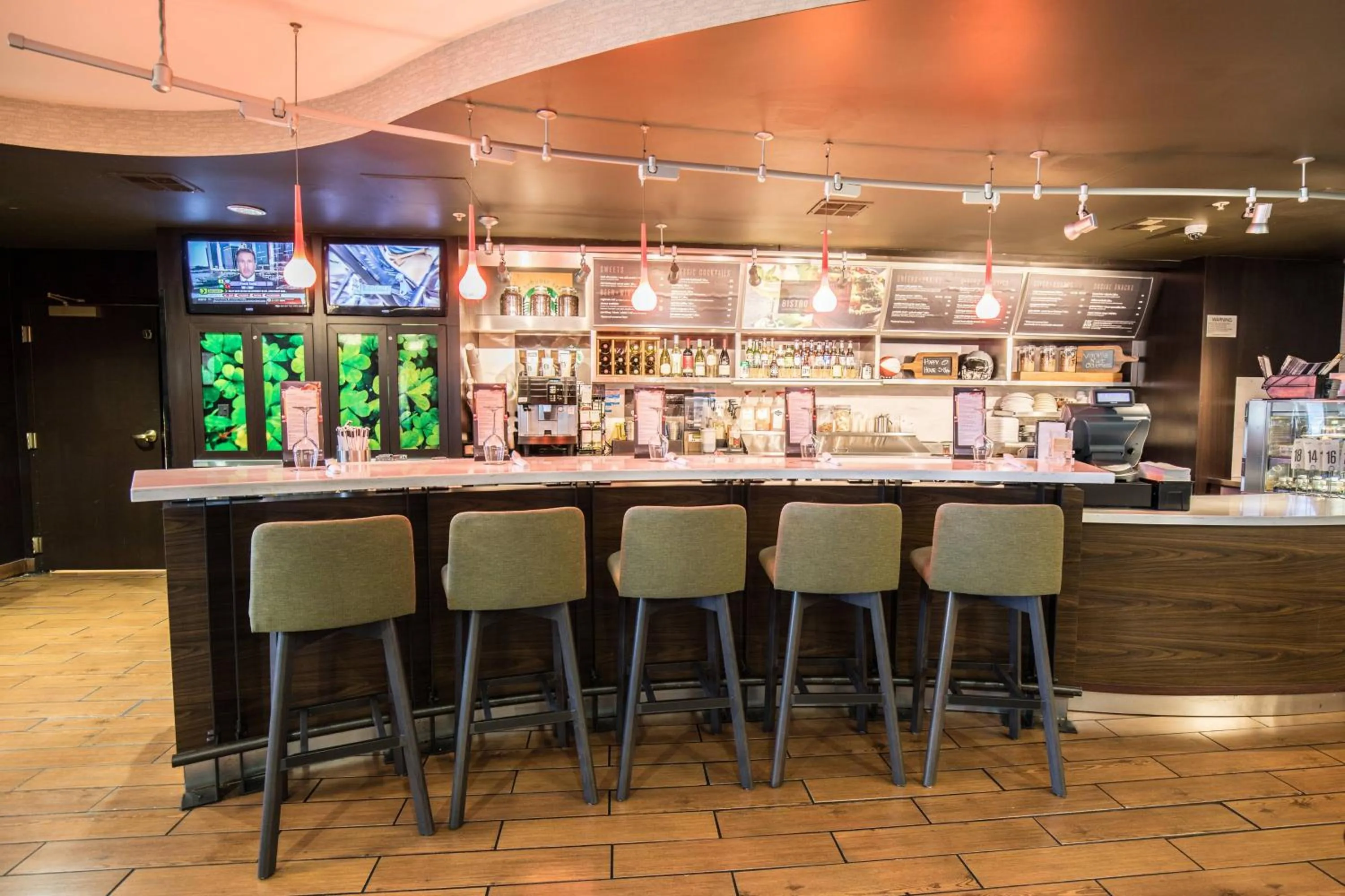 Restaurant/places to eat in Courtyard by Marriott Merced