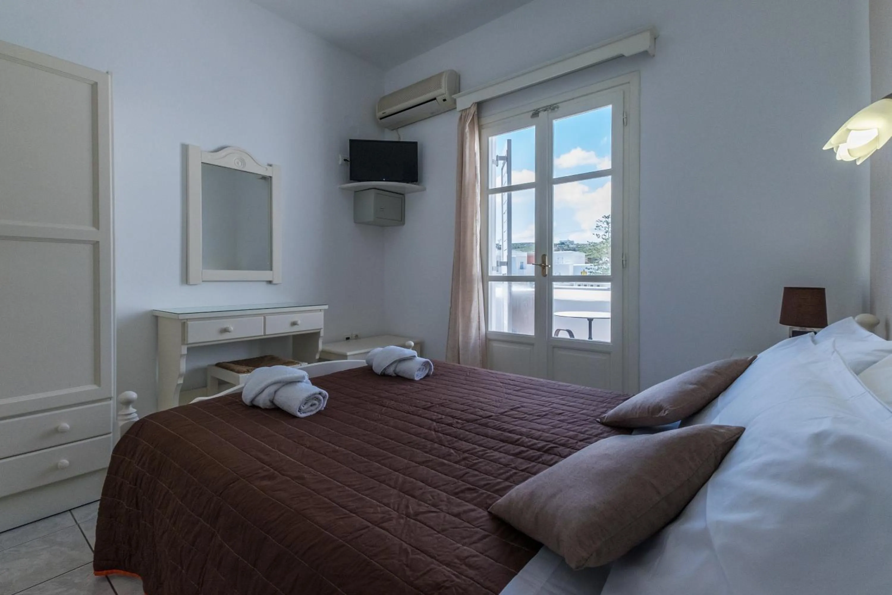 Bed in Joseph Studios