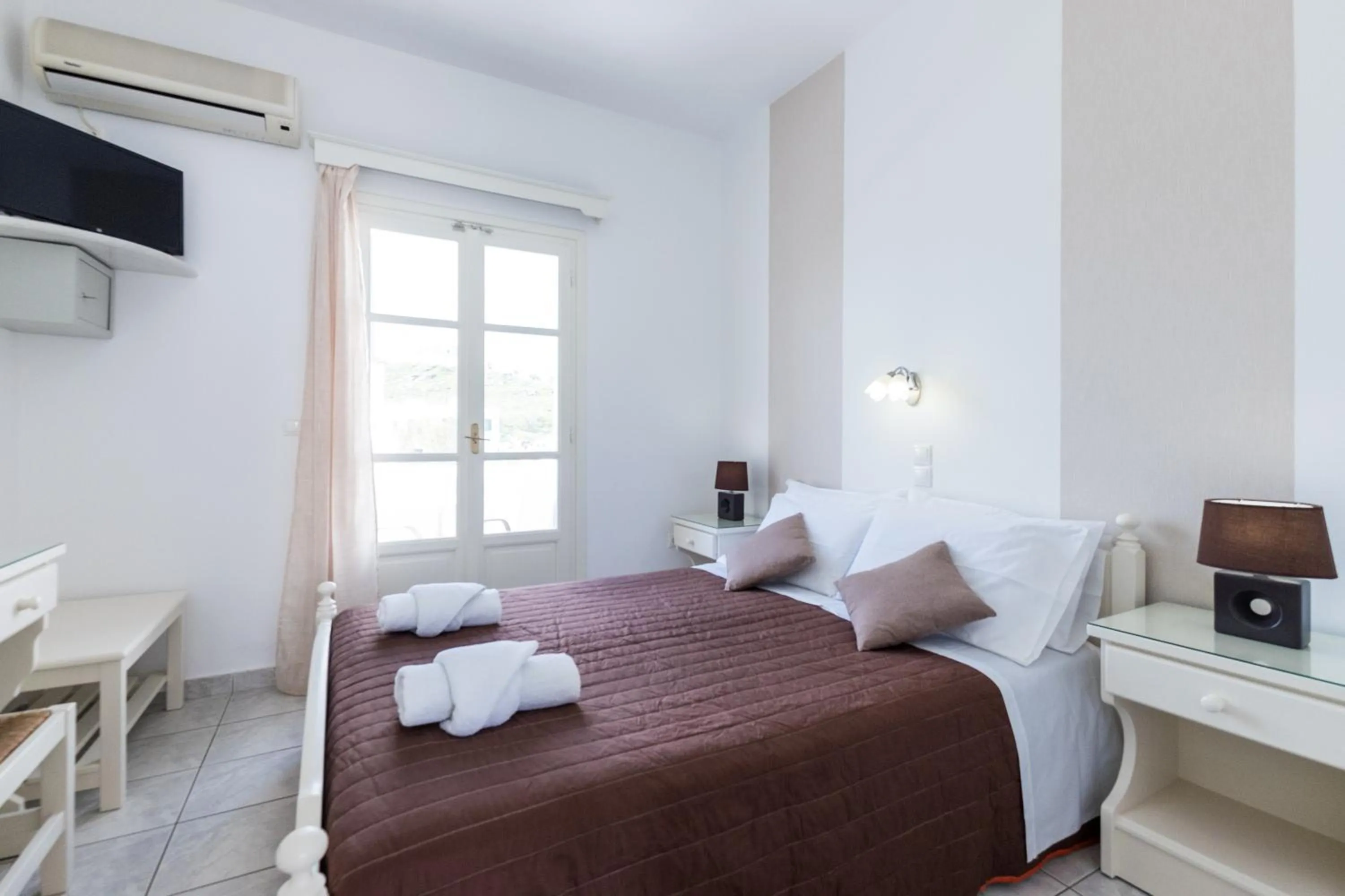 Bed in Joseph Studios