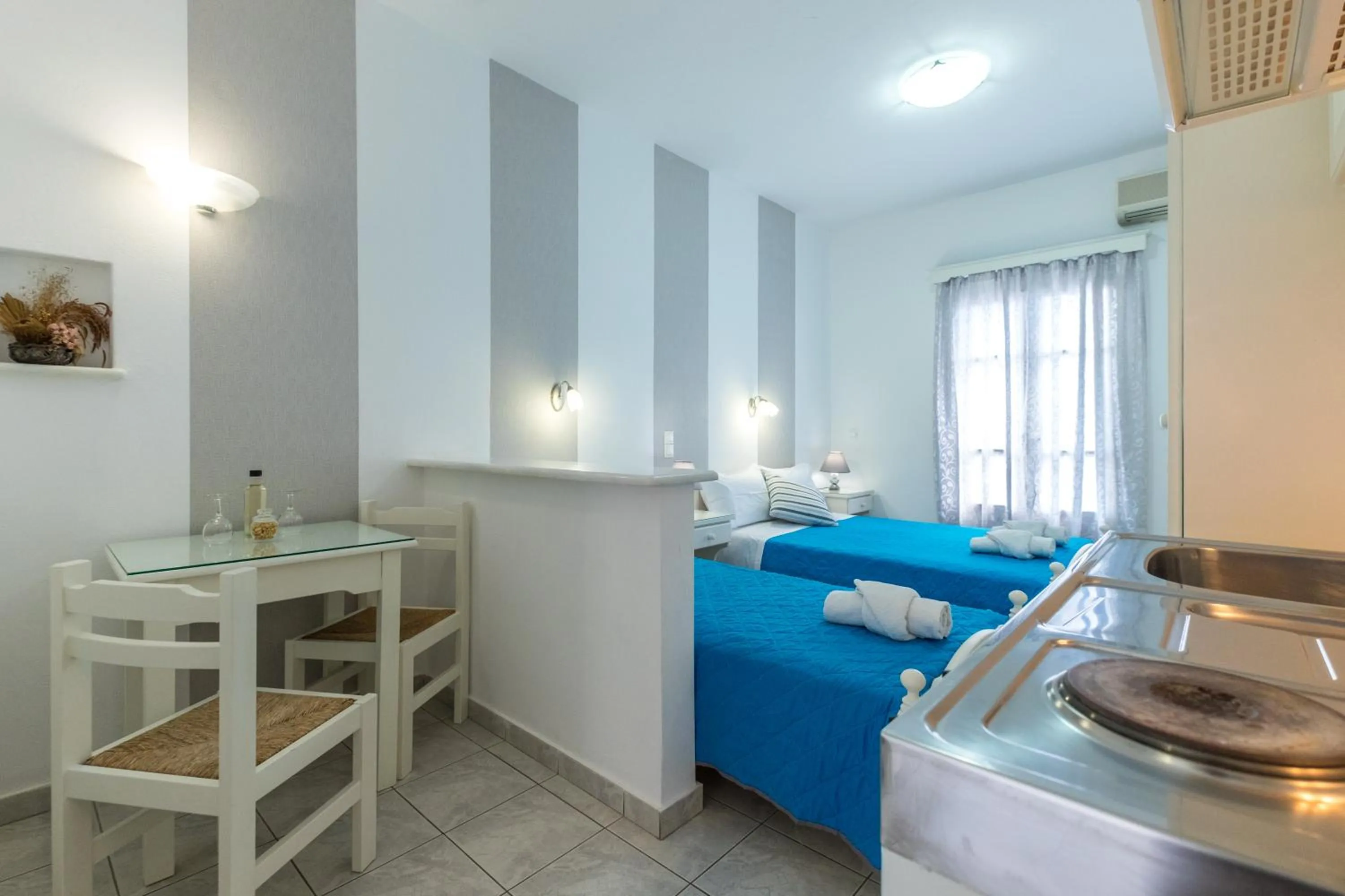 Kitchen or kitchenette, Bed in Joseph Studios