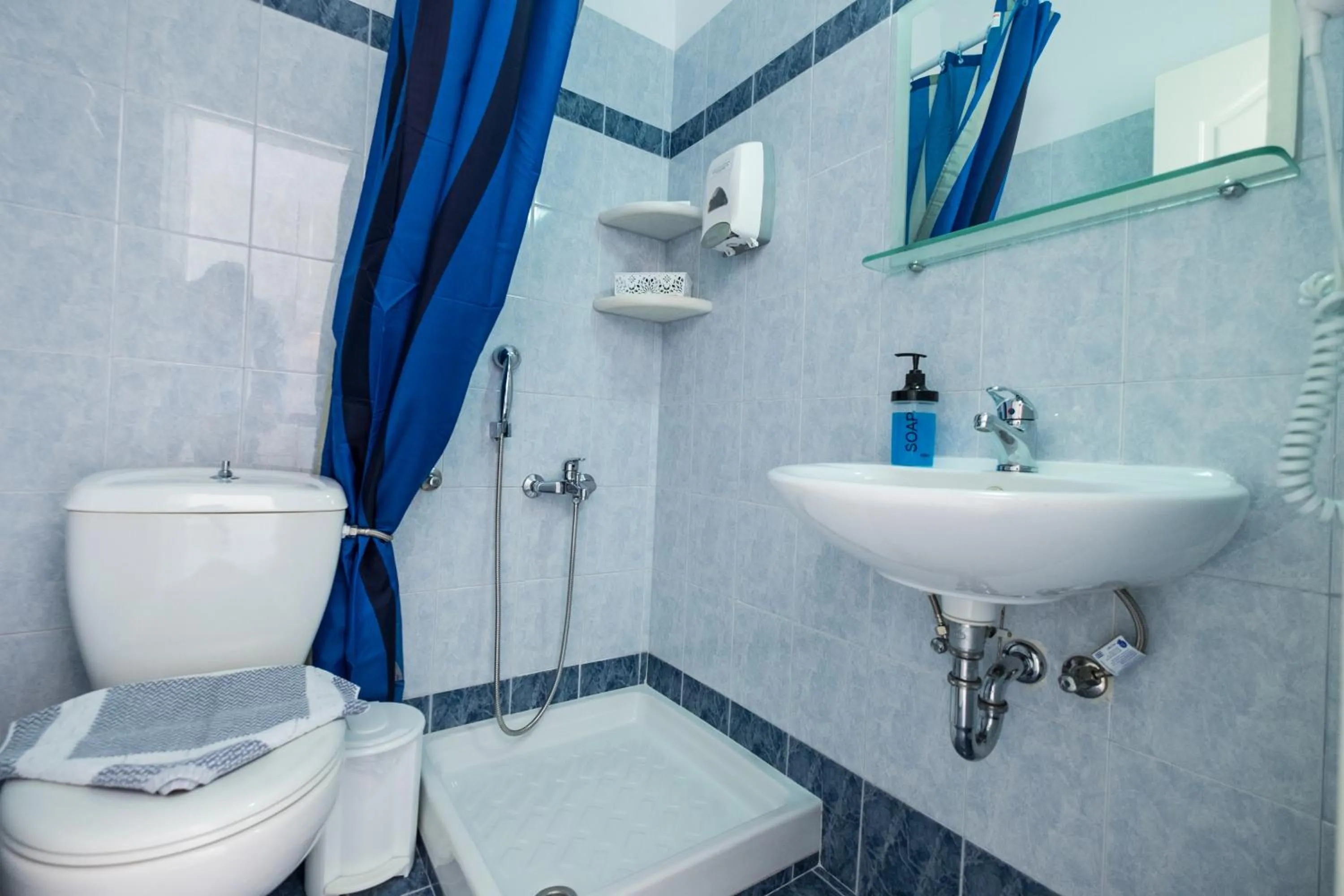 Shower in Joseph Studios