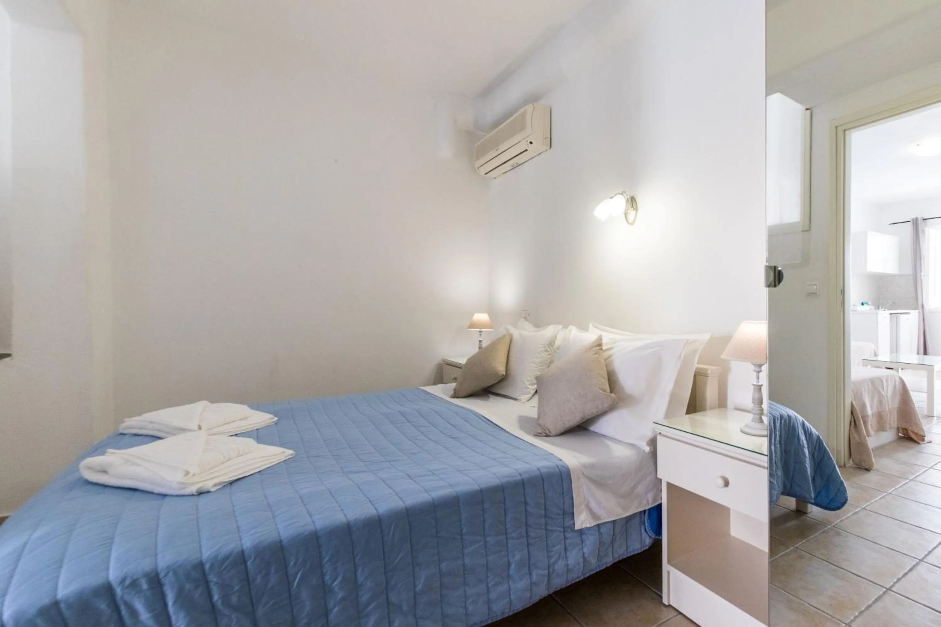 Bed in Joseph Studios