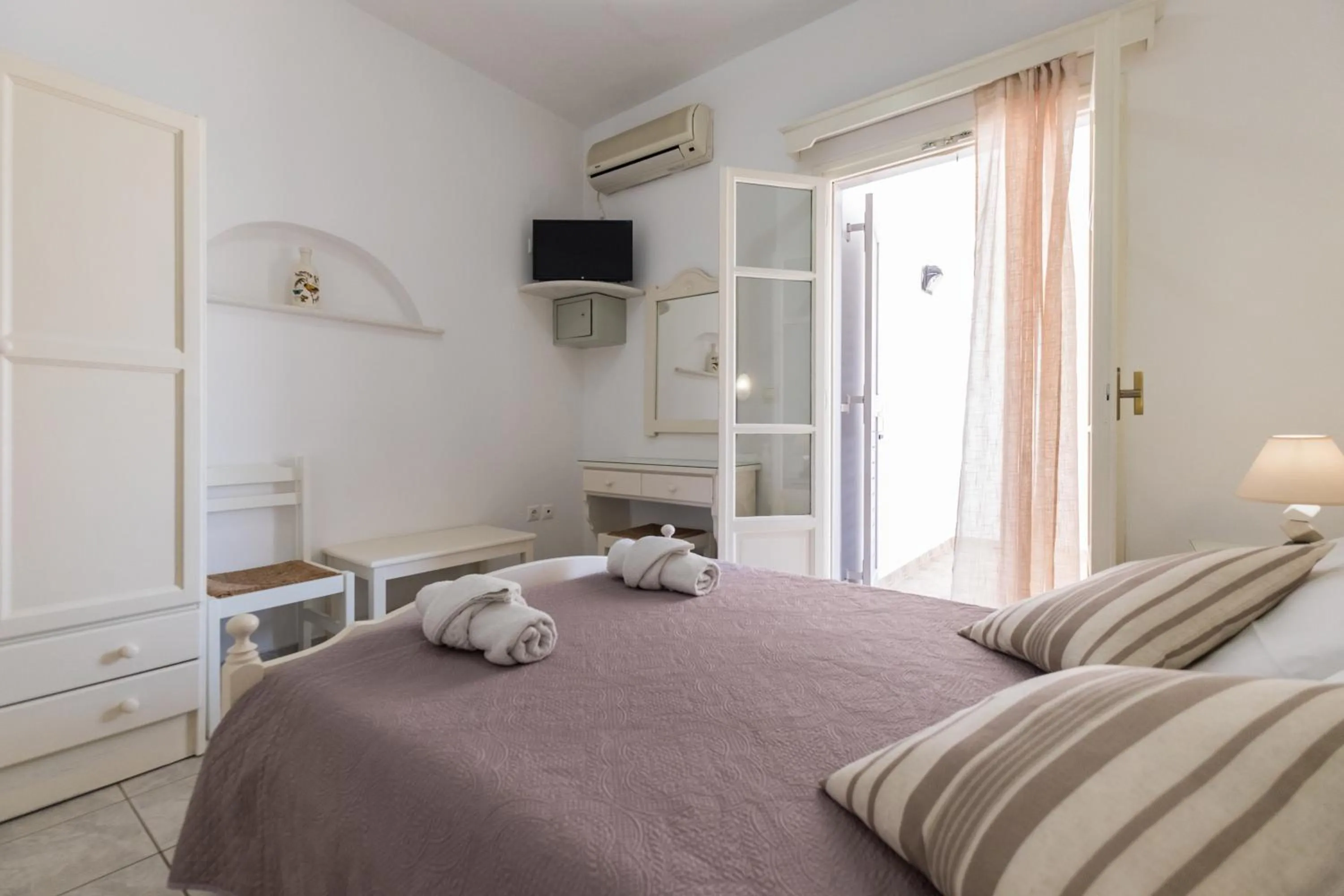 Bed in Joseph Studios