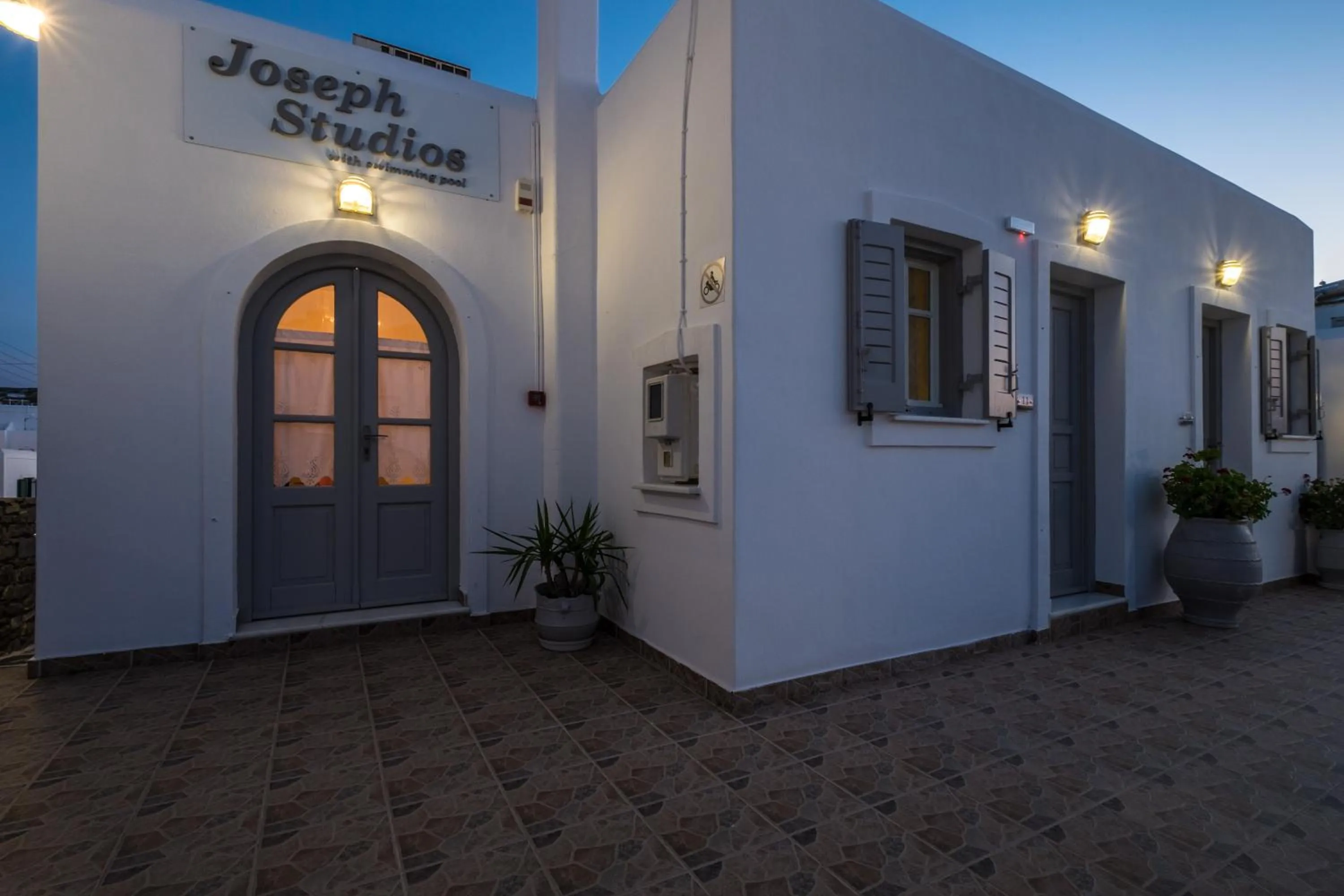 Facade/entrance in Joseph Studios