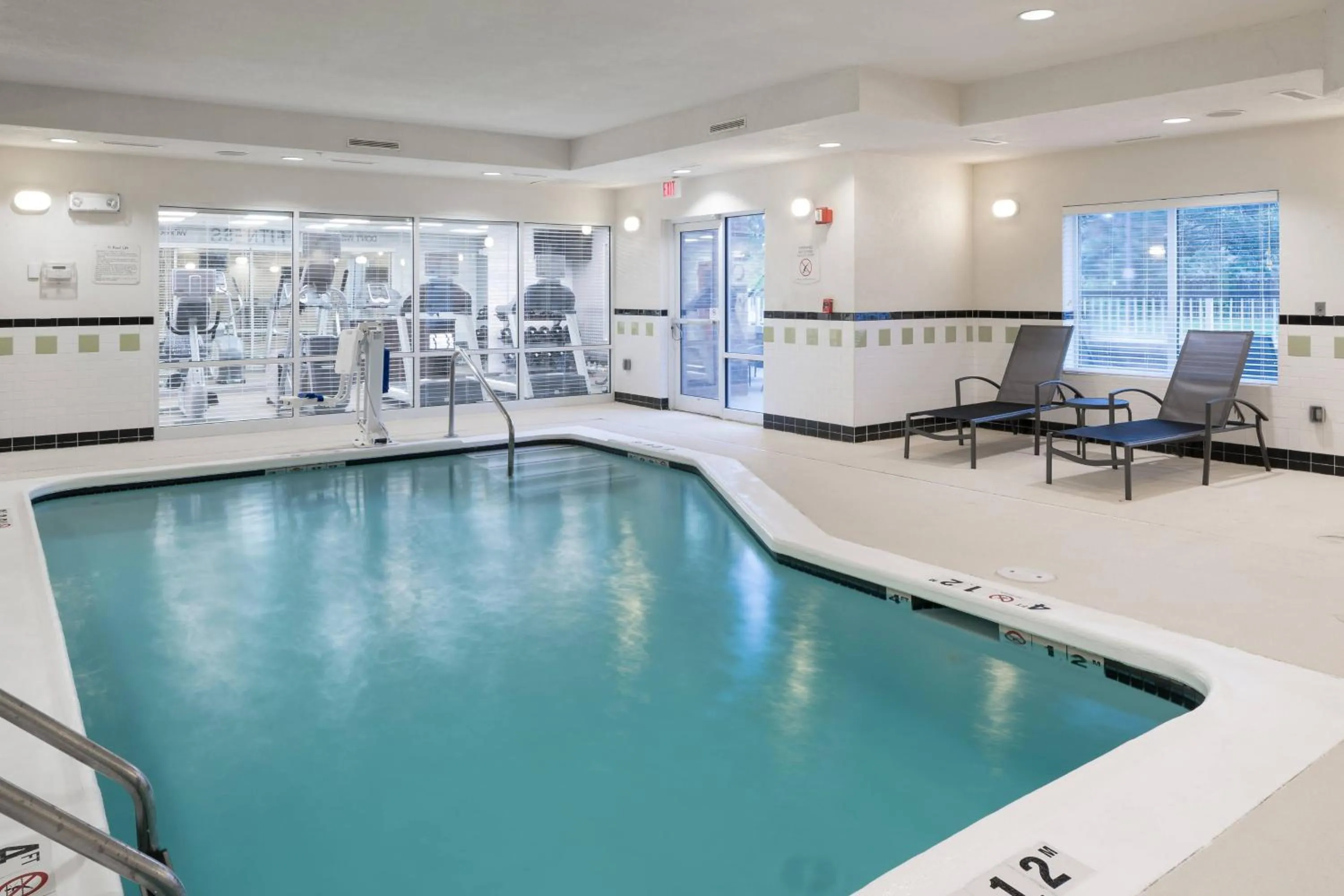 Swimming pool in Fairfield Inn & Suites Kansas City Overland Park
