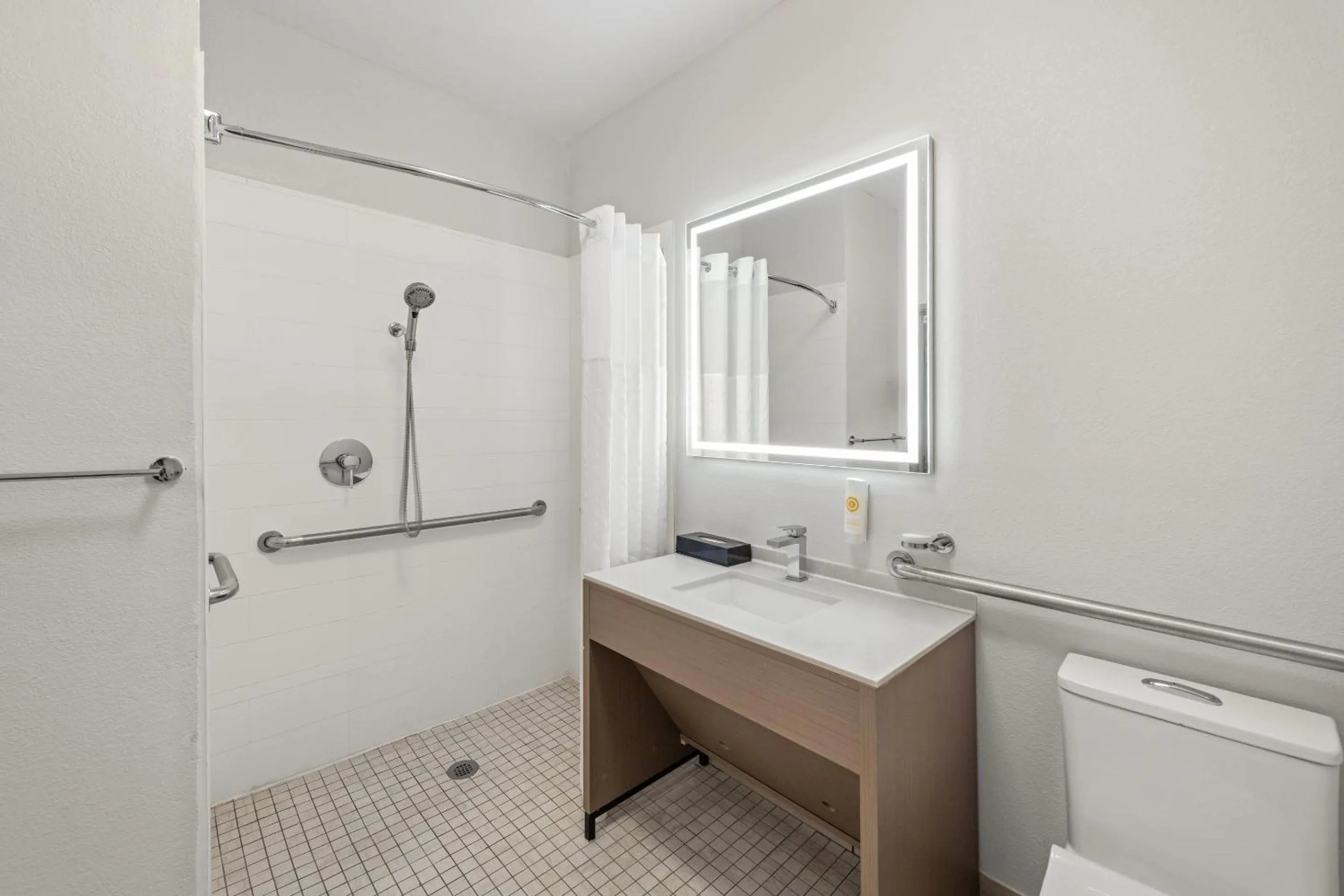 Bathroom in Comfort Inn & Suites Olathe - Kansas City