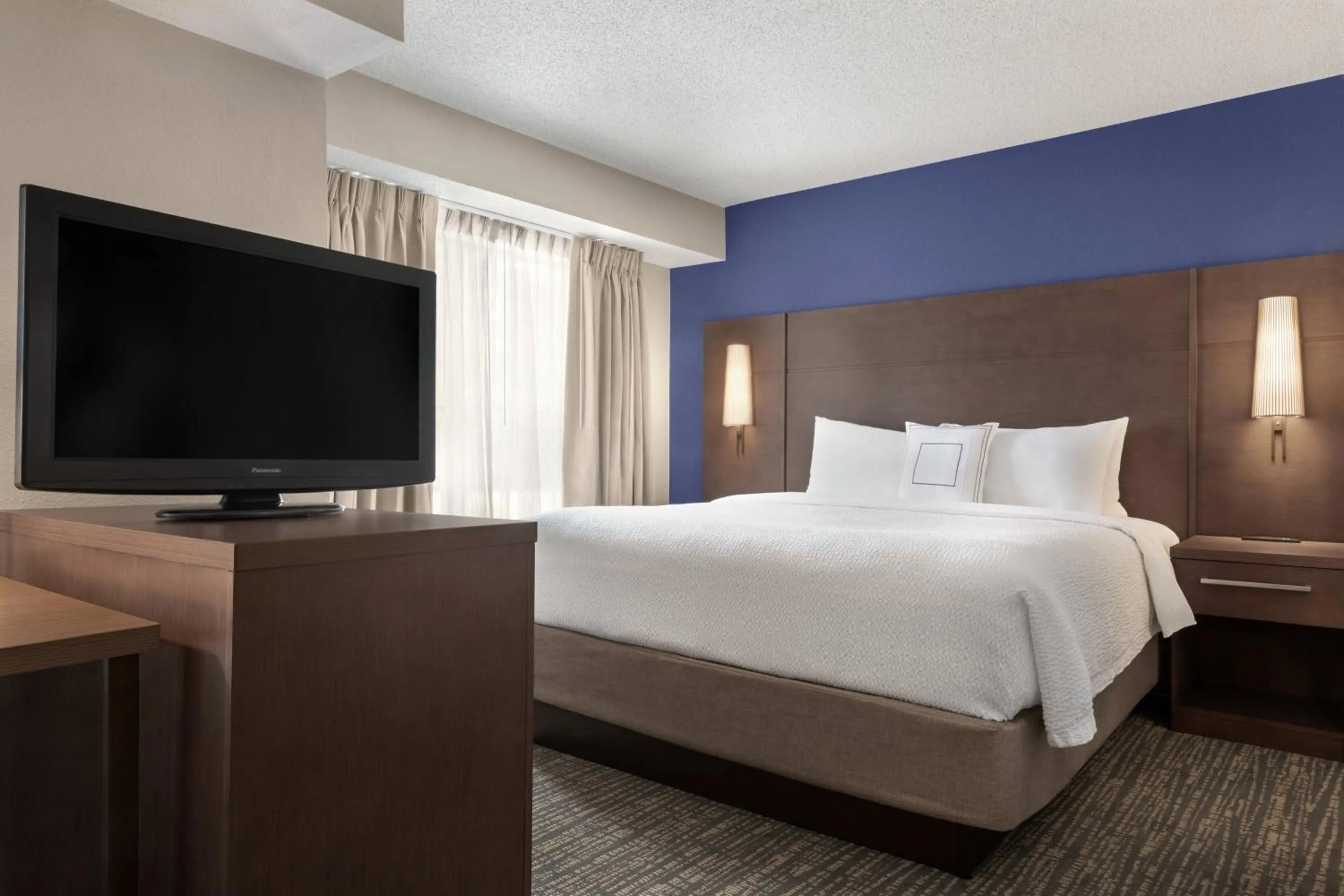 Photo of the whole room, Bed in Residence Inn Kansas City Independence