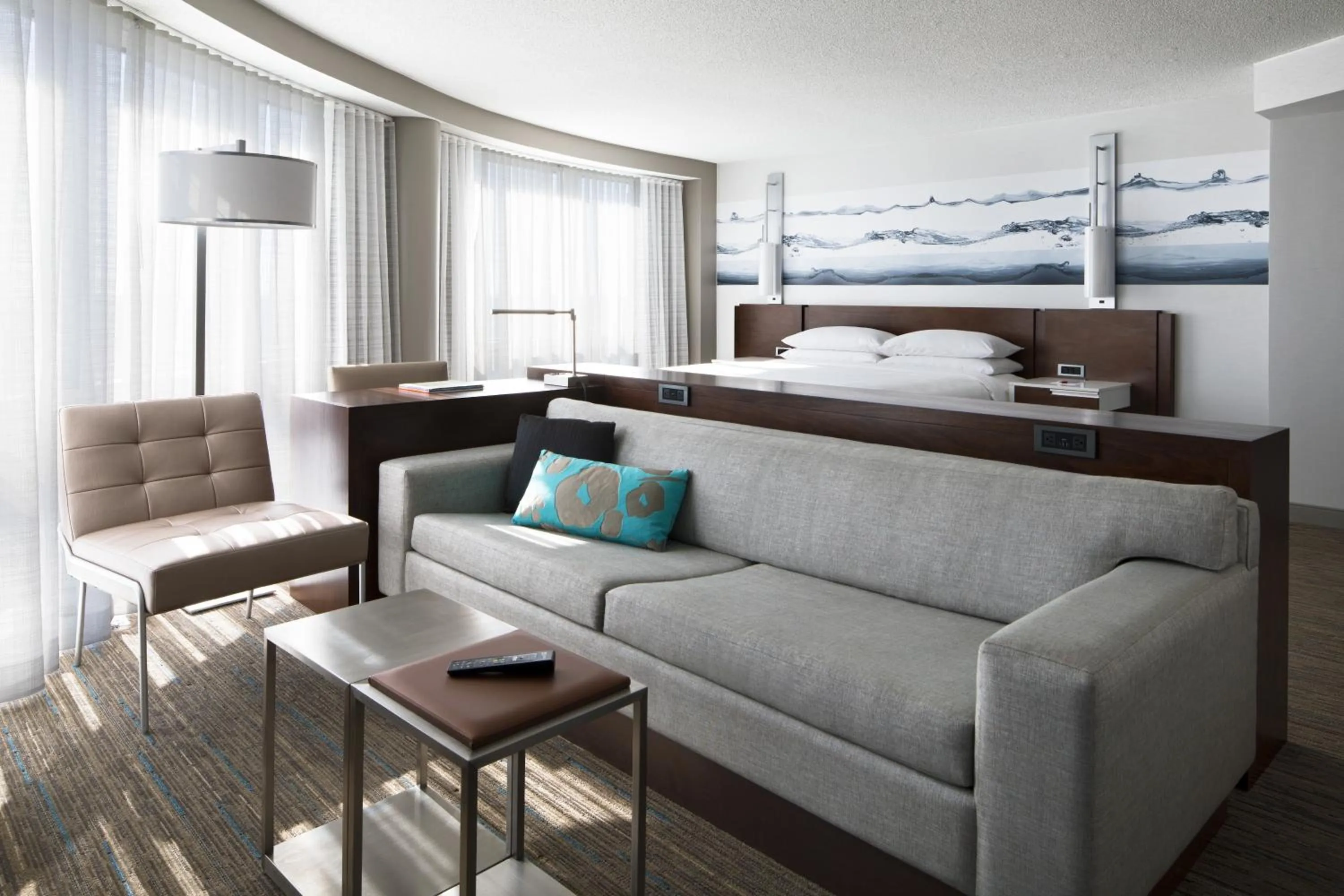 Bedroom, Bed in Kansas City Marriott Country Club Plaza