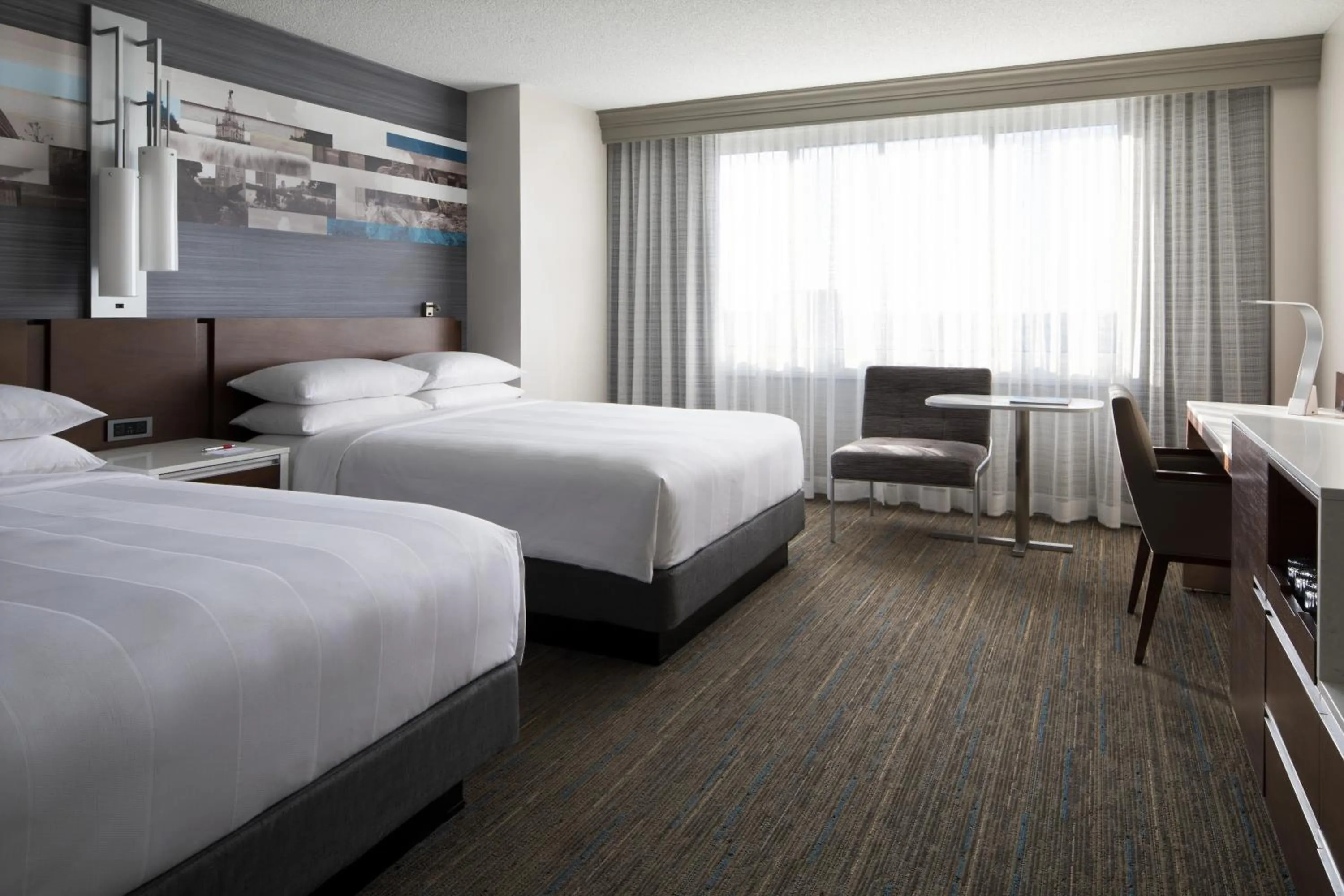 Bedroom, Bed in Kansas City Marriott Country Club Plaza