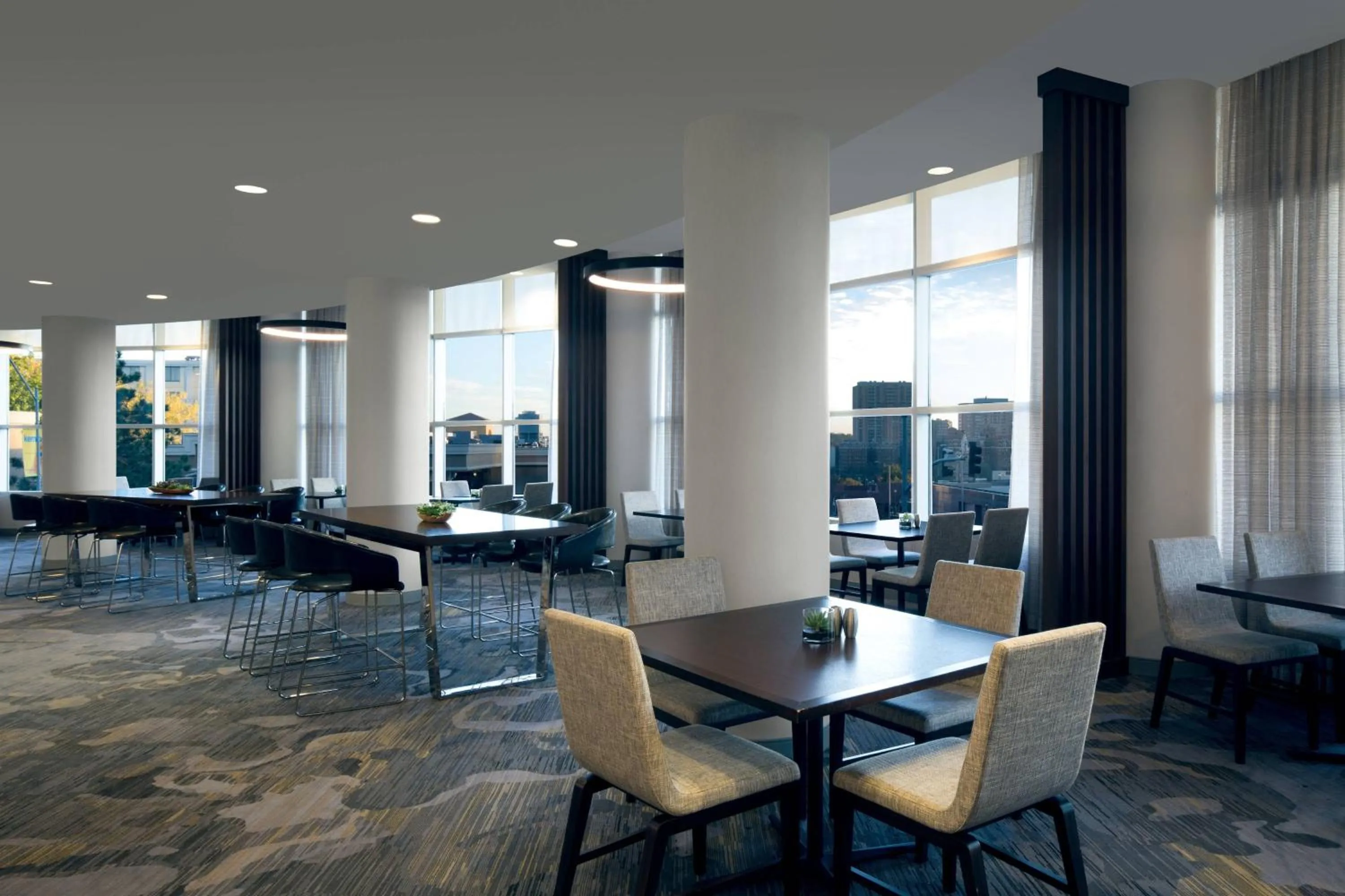 Restaurant/places to eat in Kansas City Marriott Country Club Plaza