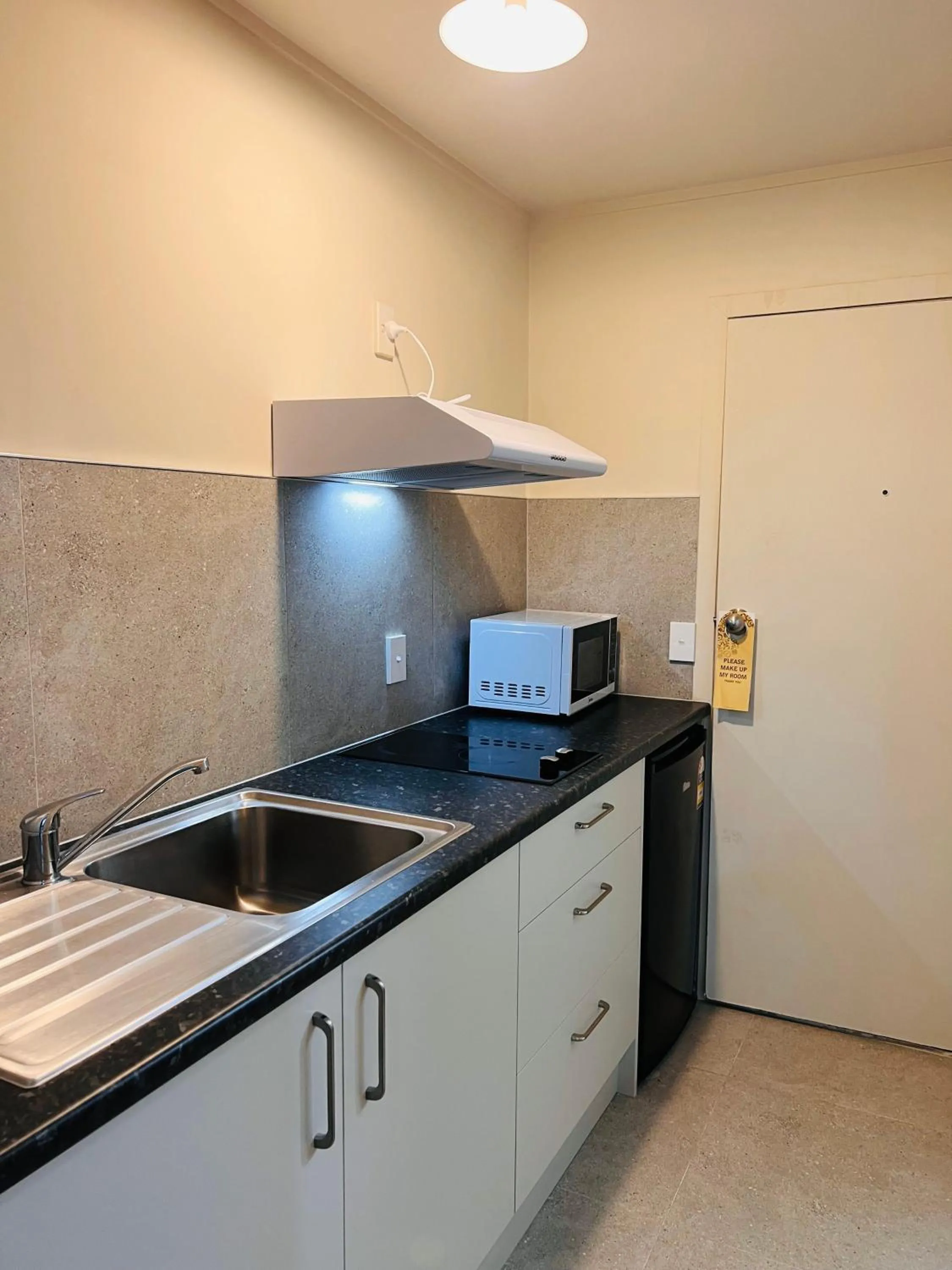 Kitchen or kitchenette in Auckland Airport Kiwi Motel