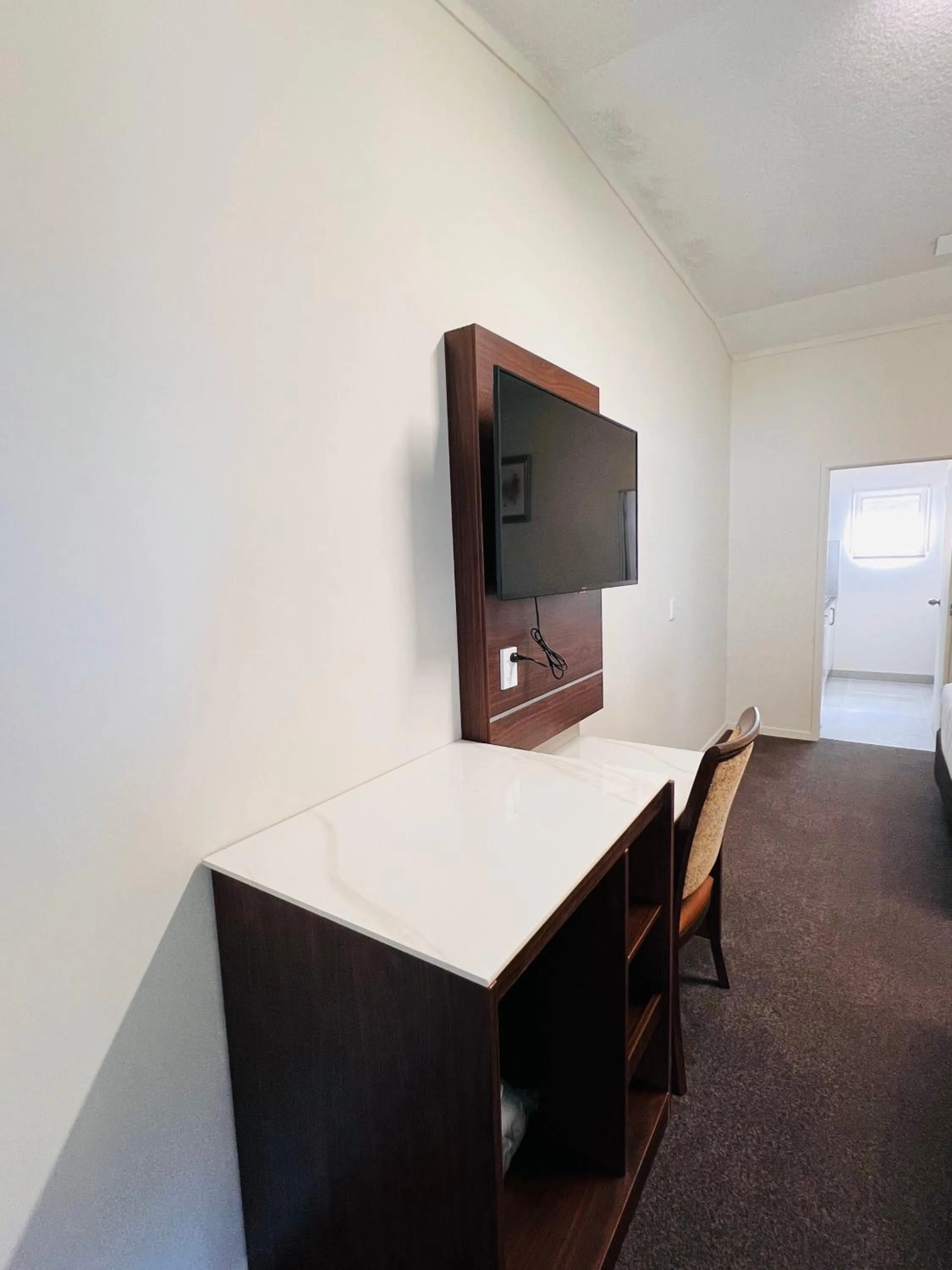 TV and multimedia in Auckland Airport Kiwi Motel