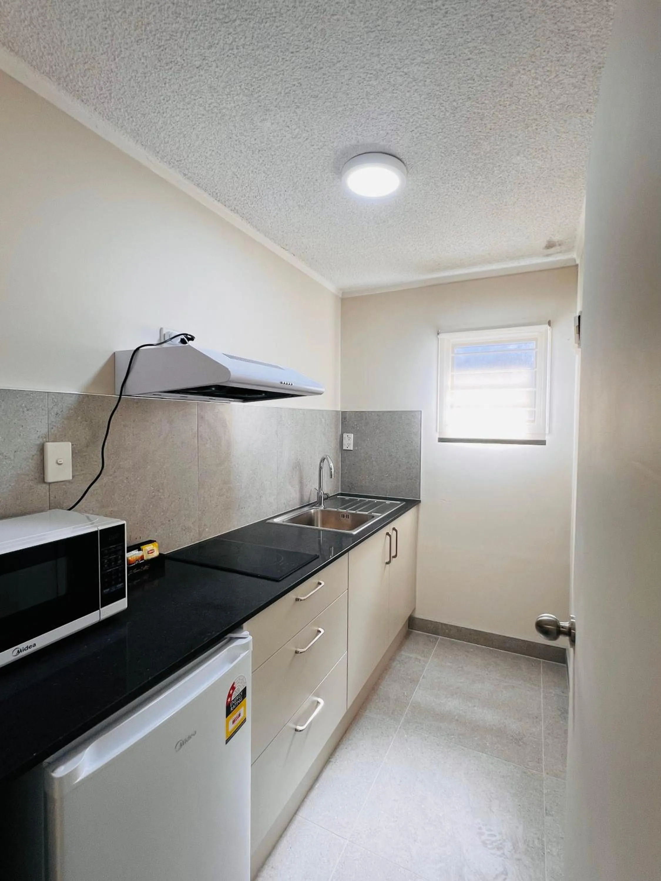 Kitchen or kitchenette in Auckland Airport Kiwi Motel