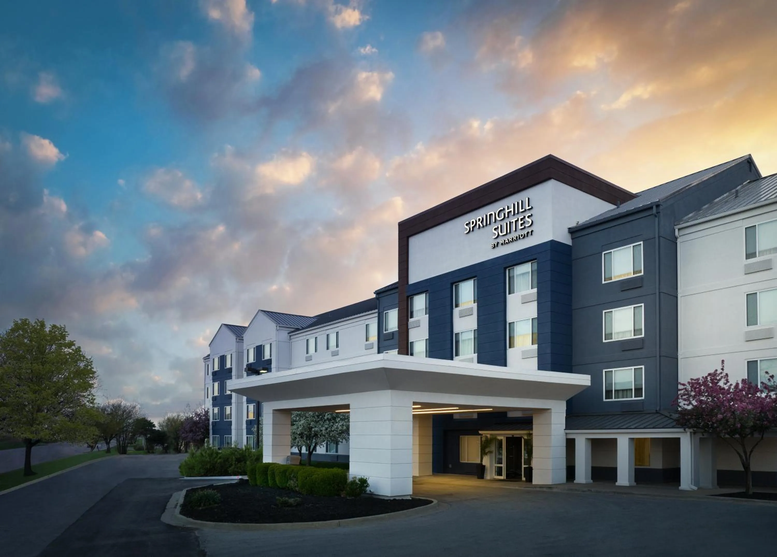 Property building in SpringHill Suites Kansas City Overland Park