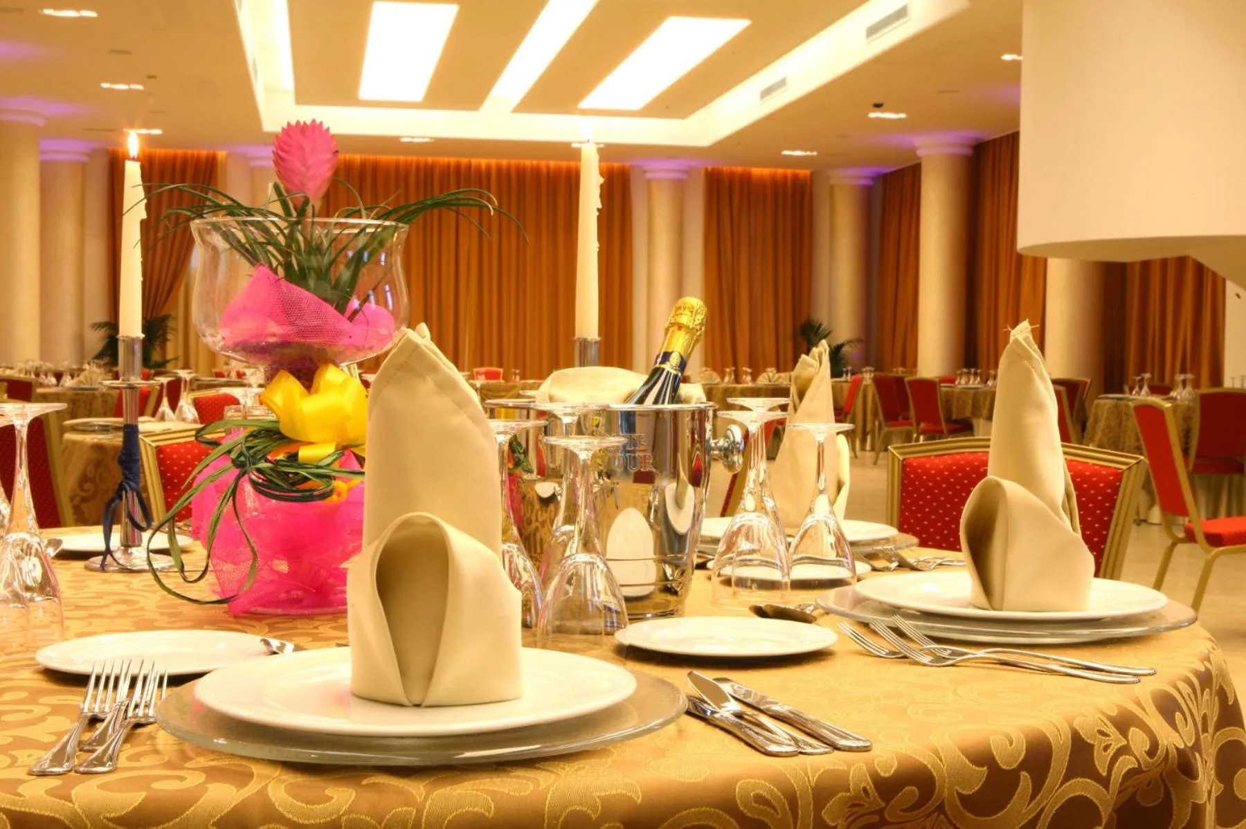 Restaurant/places to eat in Jonico Hotel