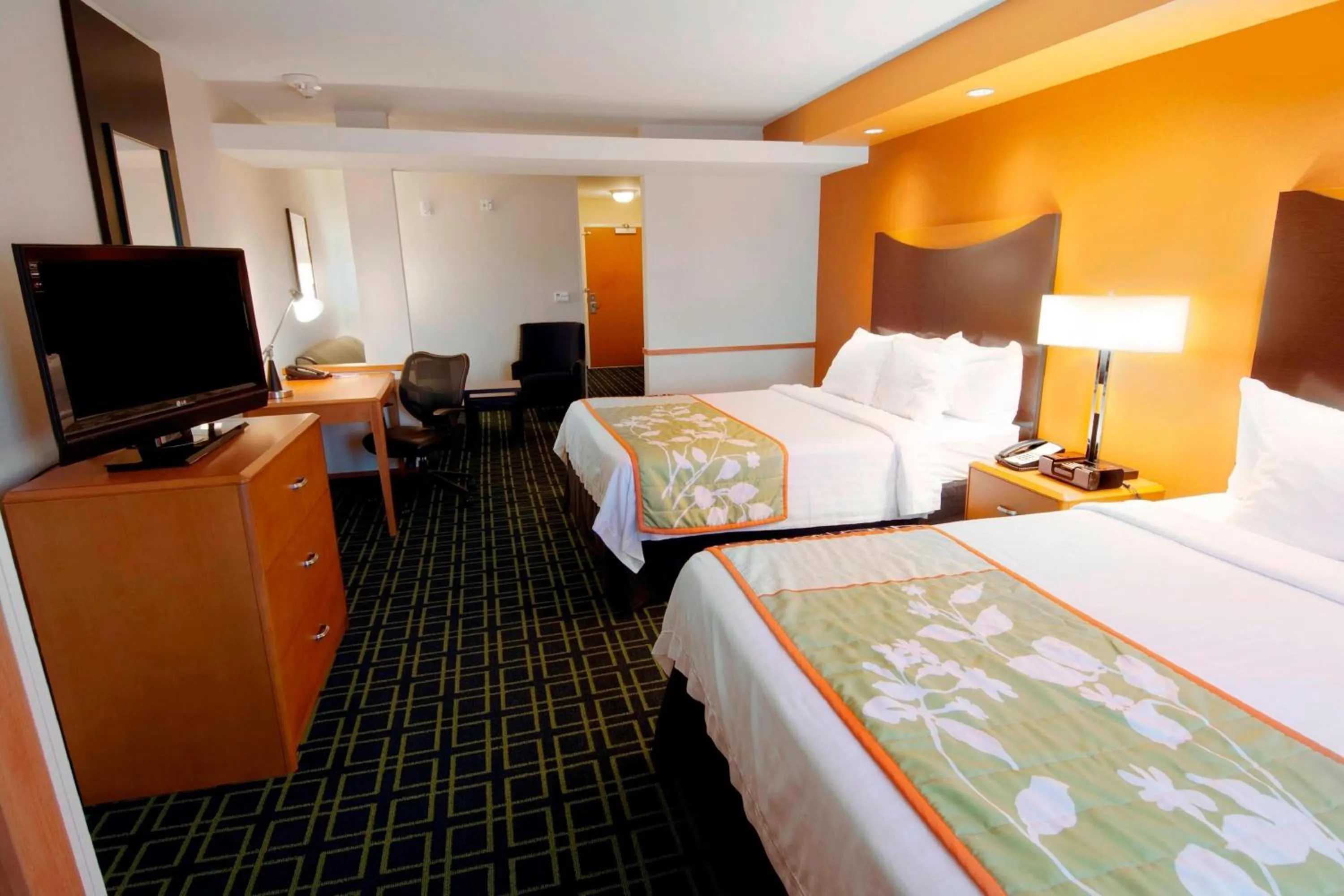 Photo of the whole room, Bed in Fairfield Inn & Suites Milledgeville