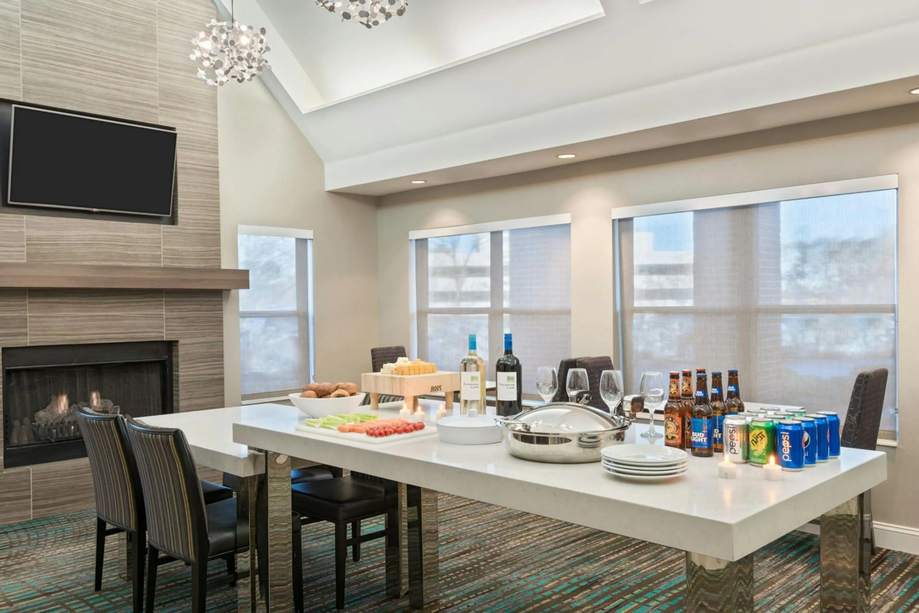 Restaurant/places to eat in Residence Inn Macon