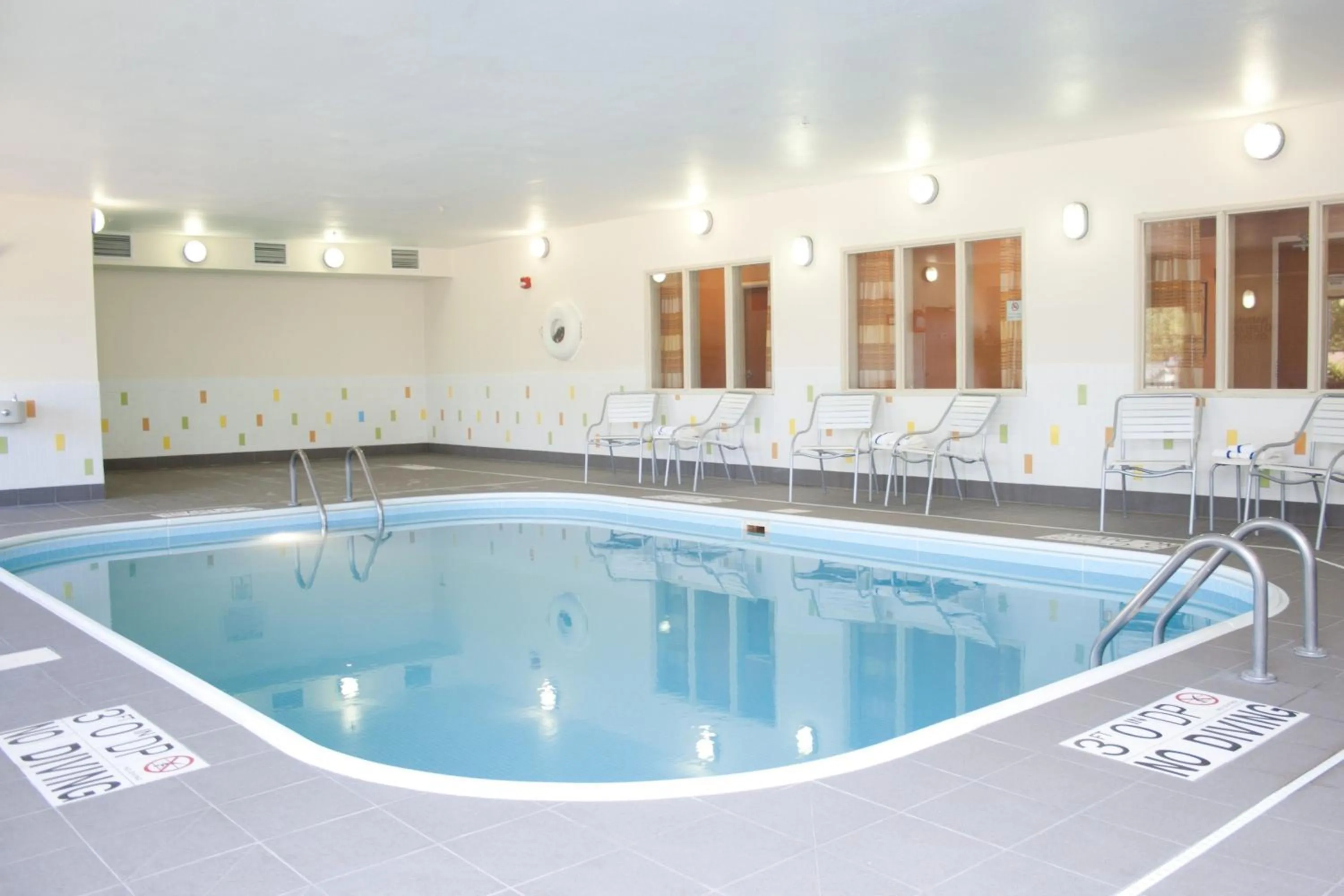 Swimming pool in Fairfield Inn & Suites Joliet North/Plainfield