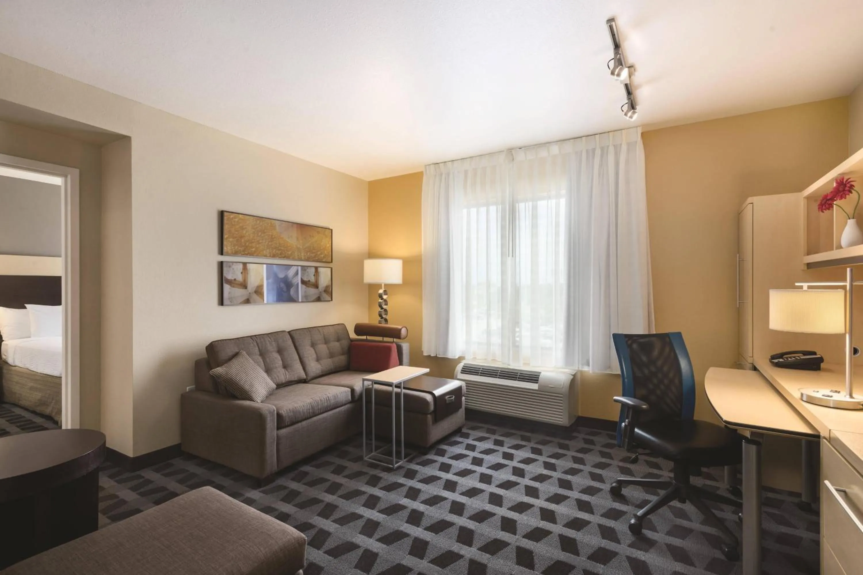 Living room, Bed in TownePlace Suites Joliet South