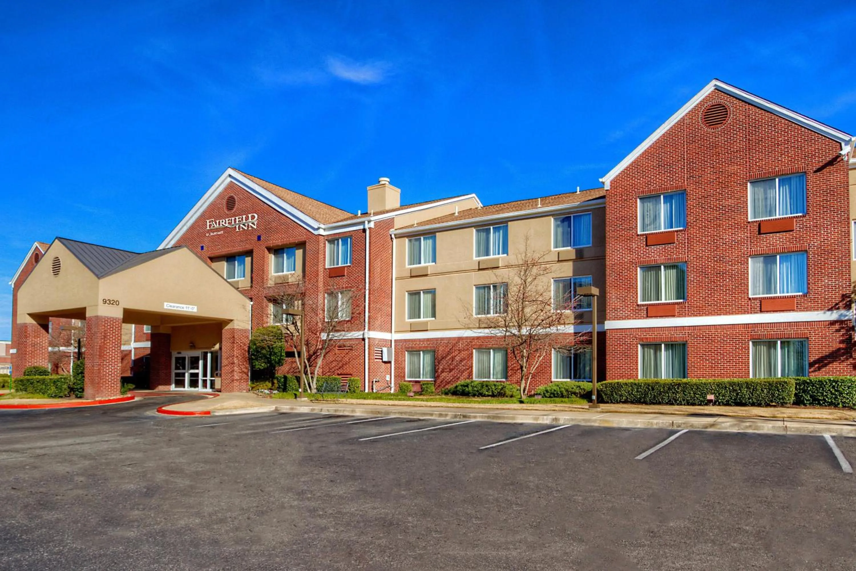 Property building in Fairfield Inn and Suites Memphis Germantown