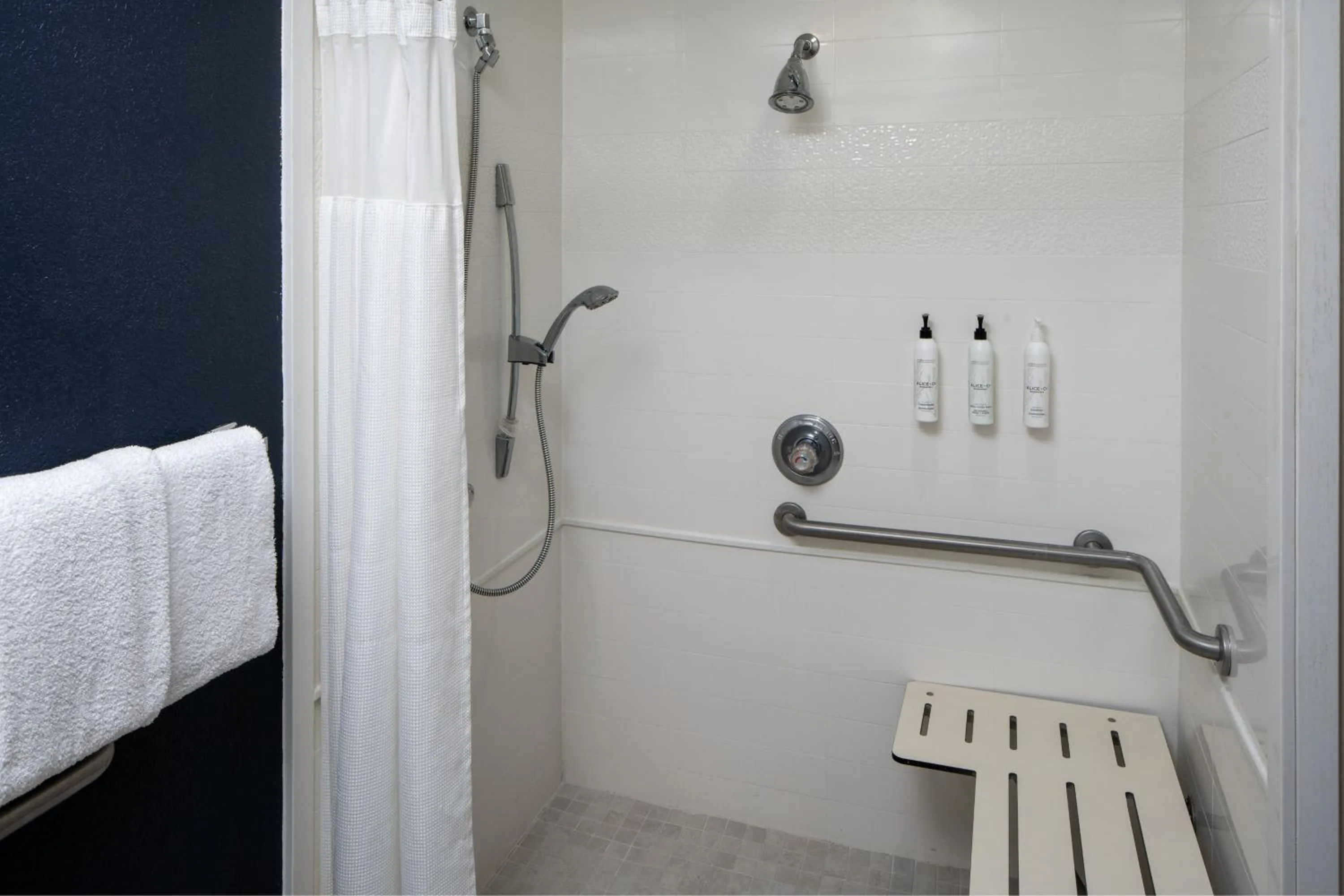 Bathroom in Fairfield Inn and Suites Memphis Germantown