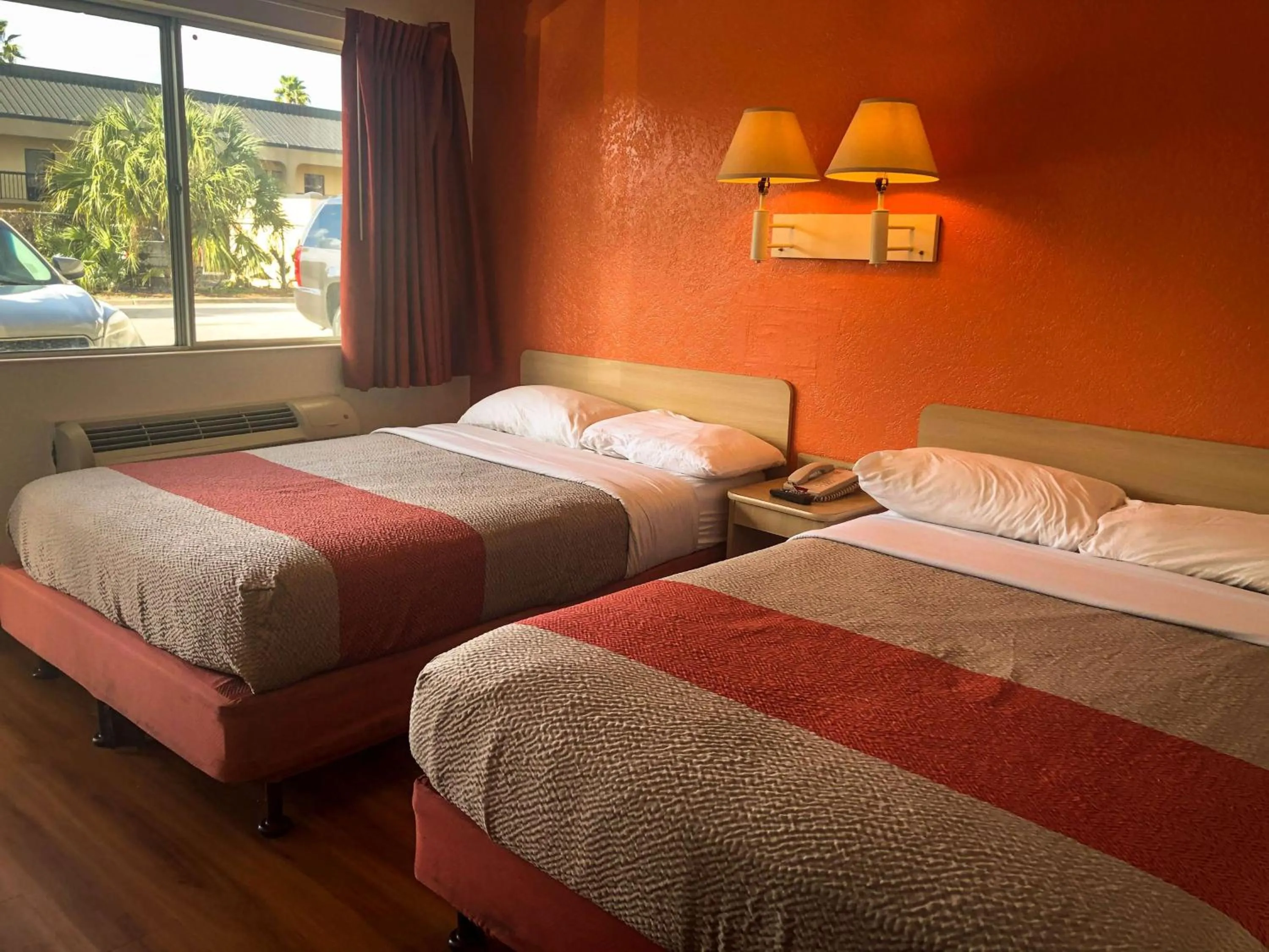 Photo of the whole room, Bed in Motel 6-Jacksonville, FL - Orange Park