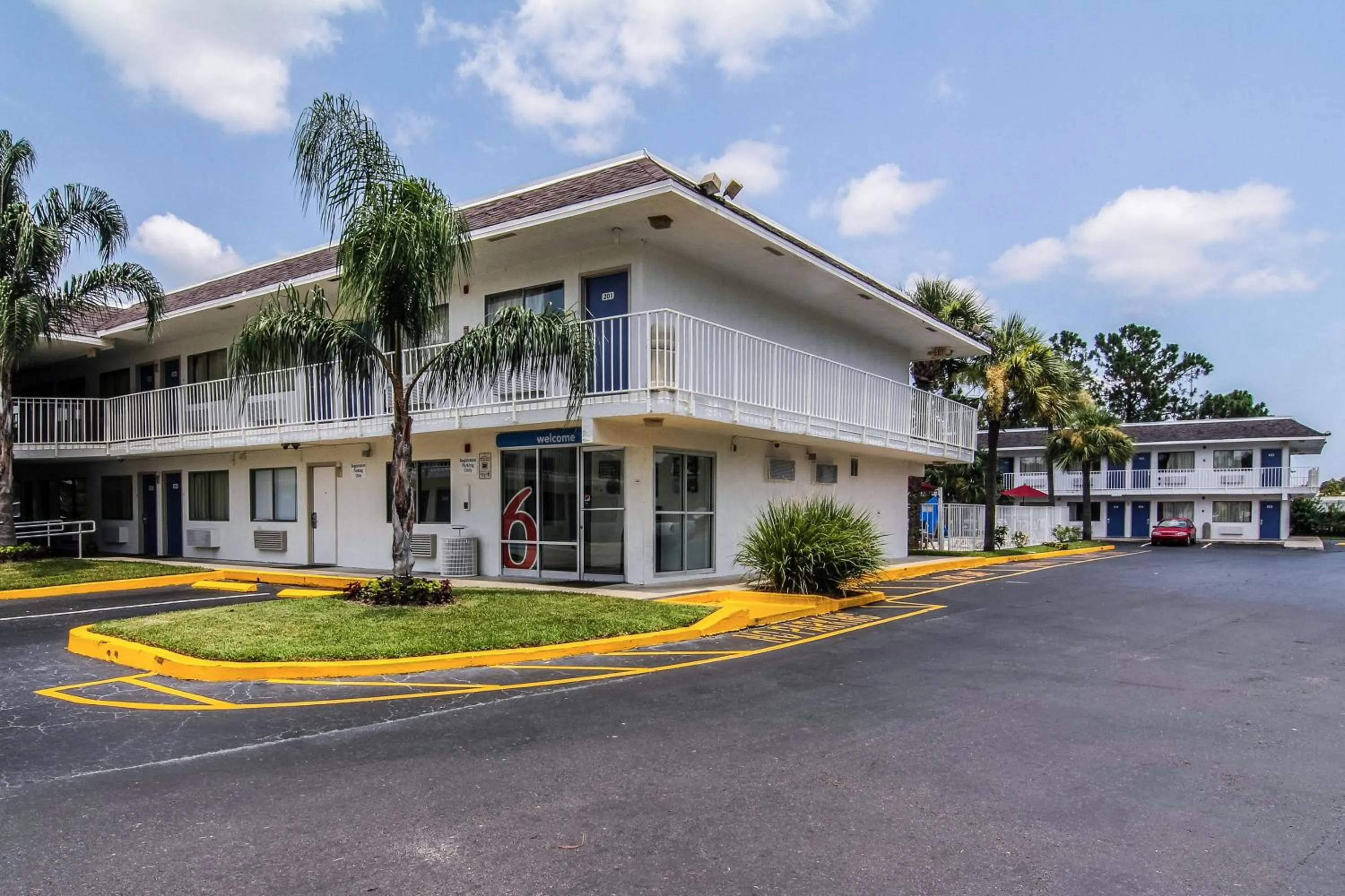 Facade/entrance in Motel 6-Jacksonville, FL - Orange Park