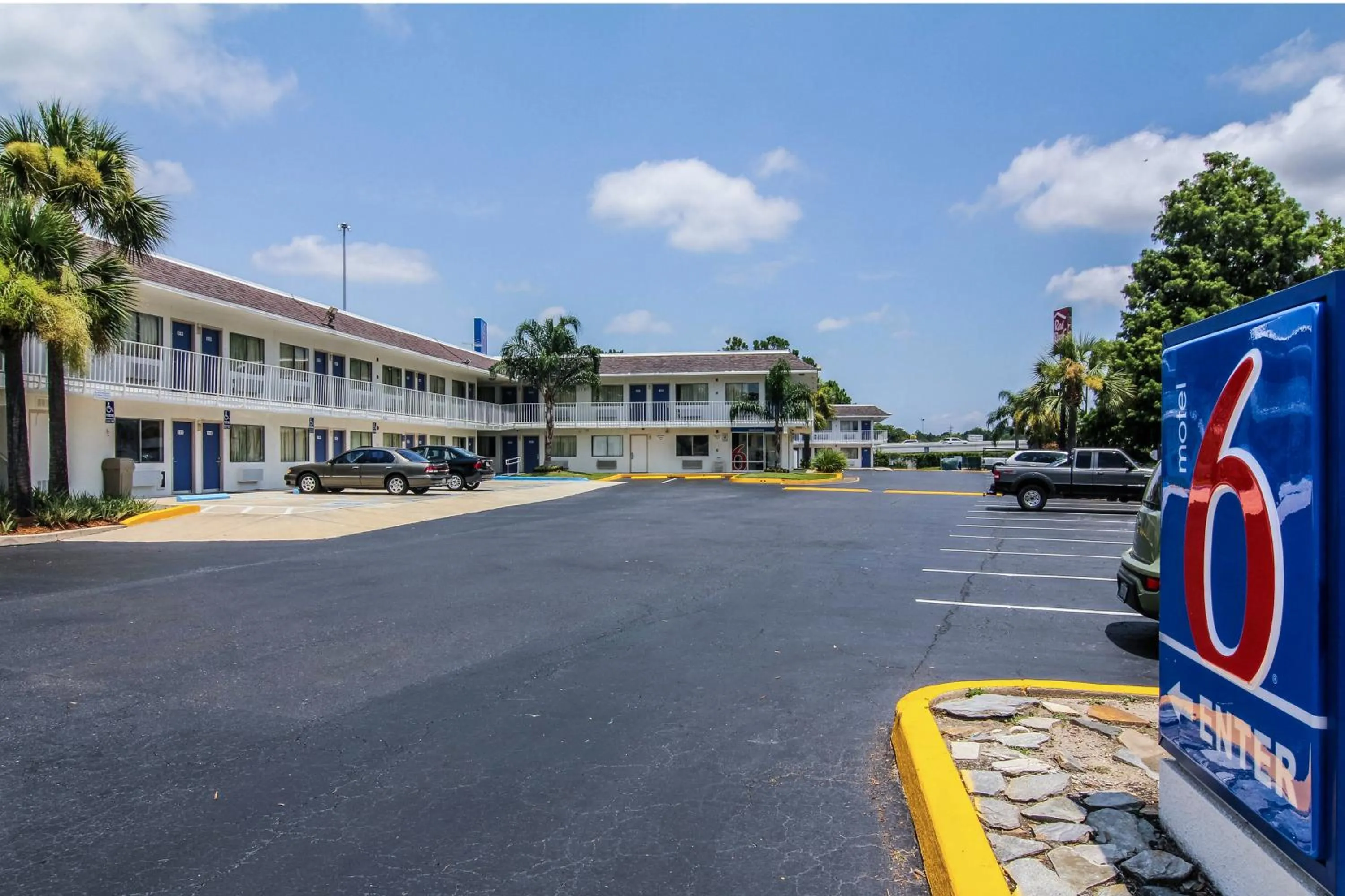 Facade/entrance in Motel 6-Jacksonville, FL - Orange Park