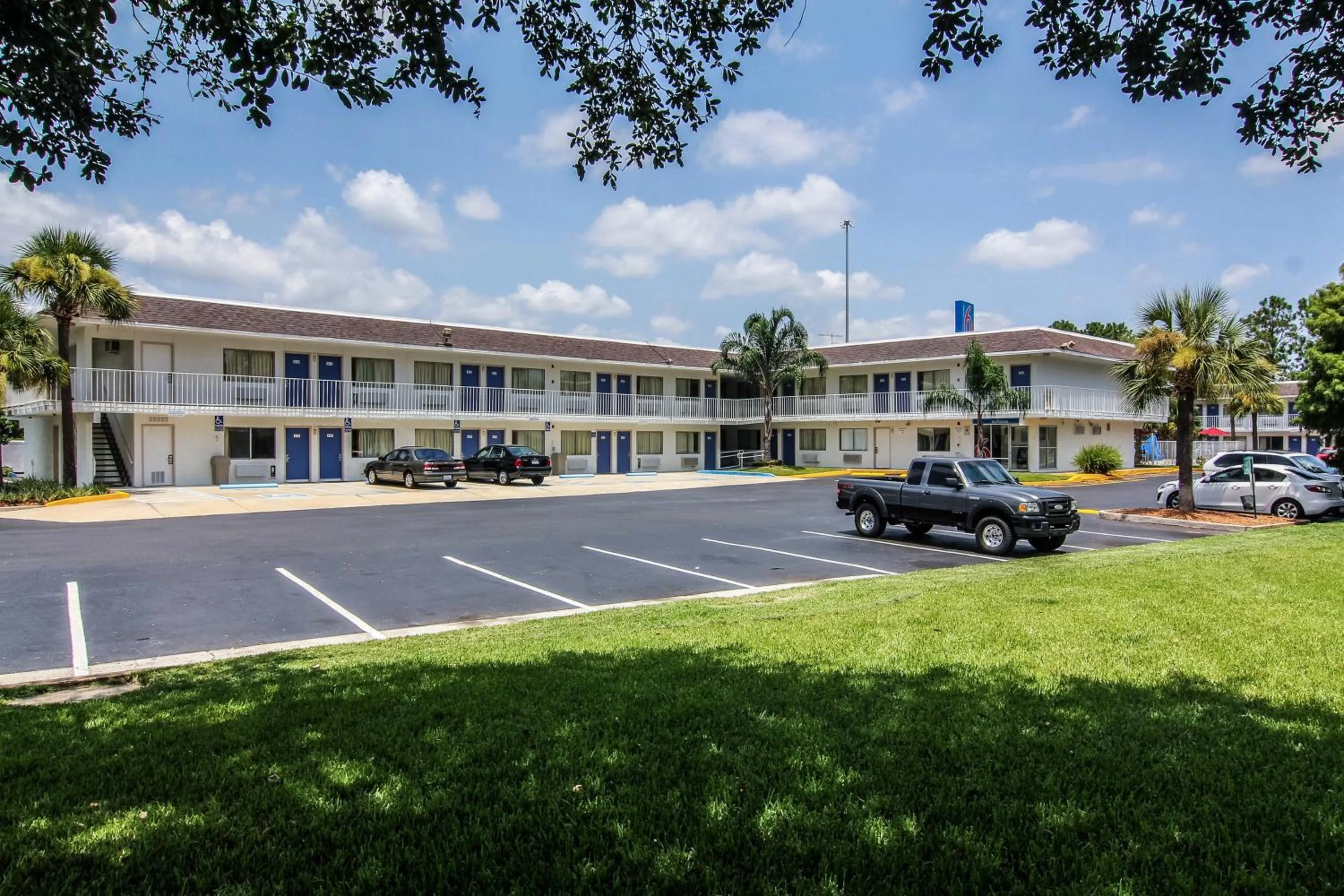 Facade/entrance in Motel 6-Jacksonville, FL - Orange Park