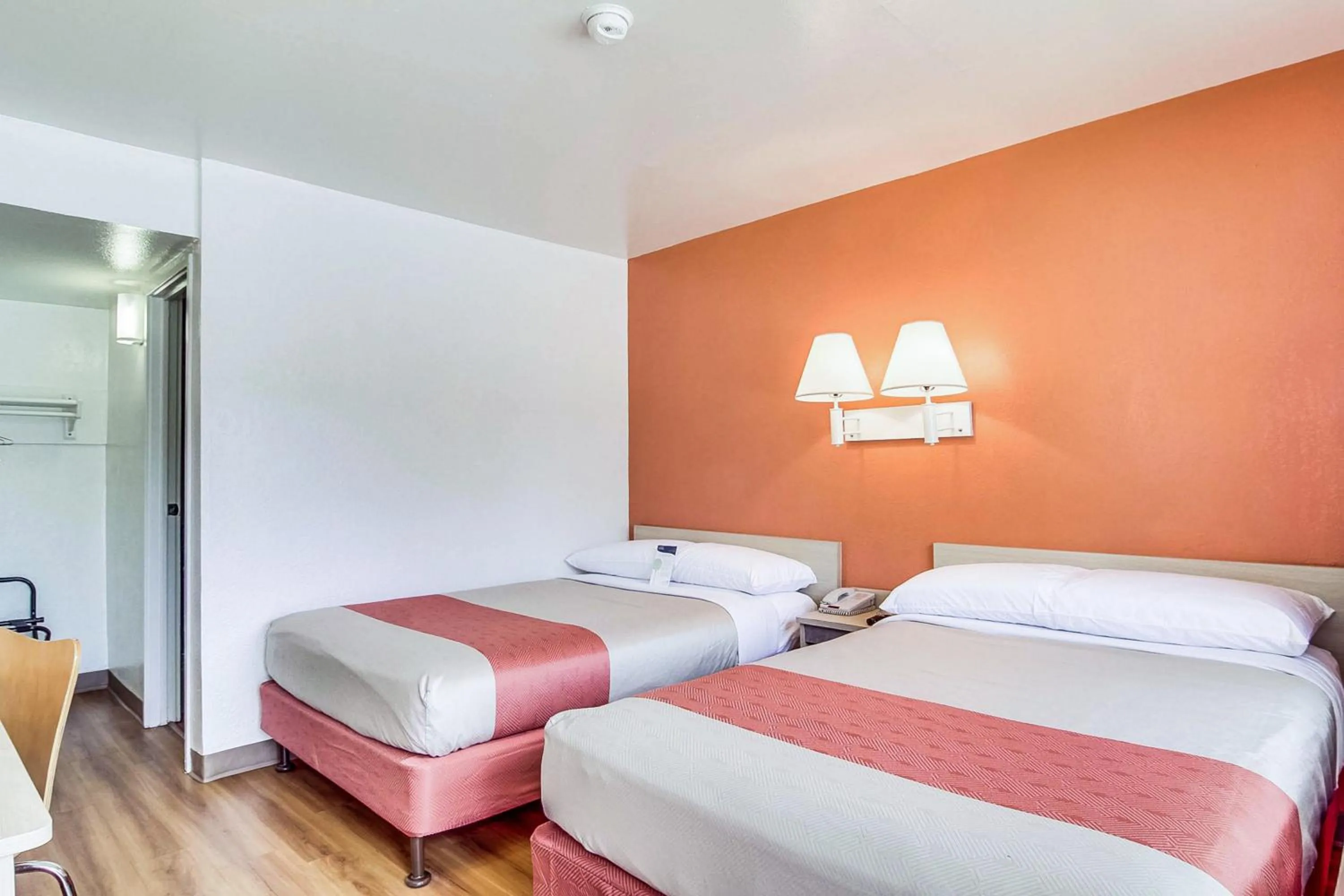 Bedroom, Bed in Motel 6-Jacksonville, FL - Orange Park