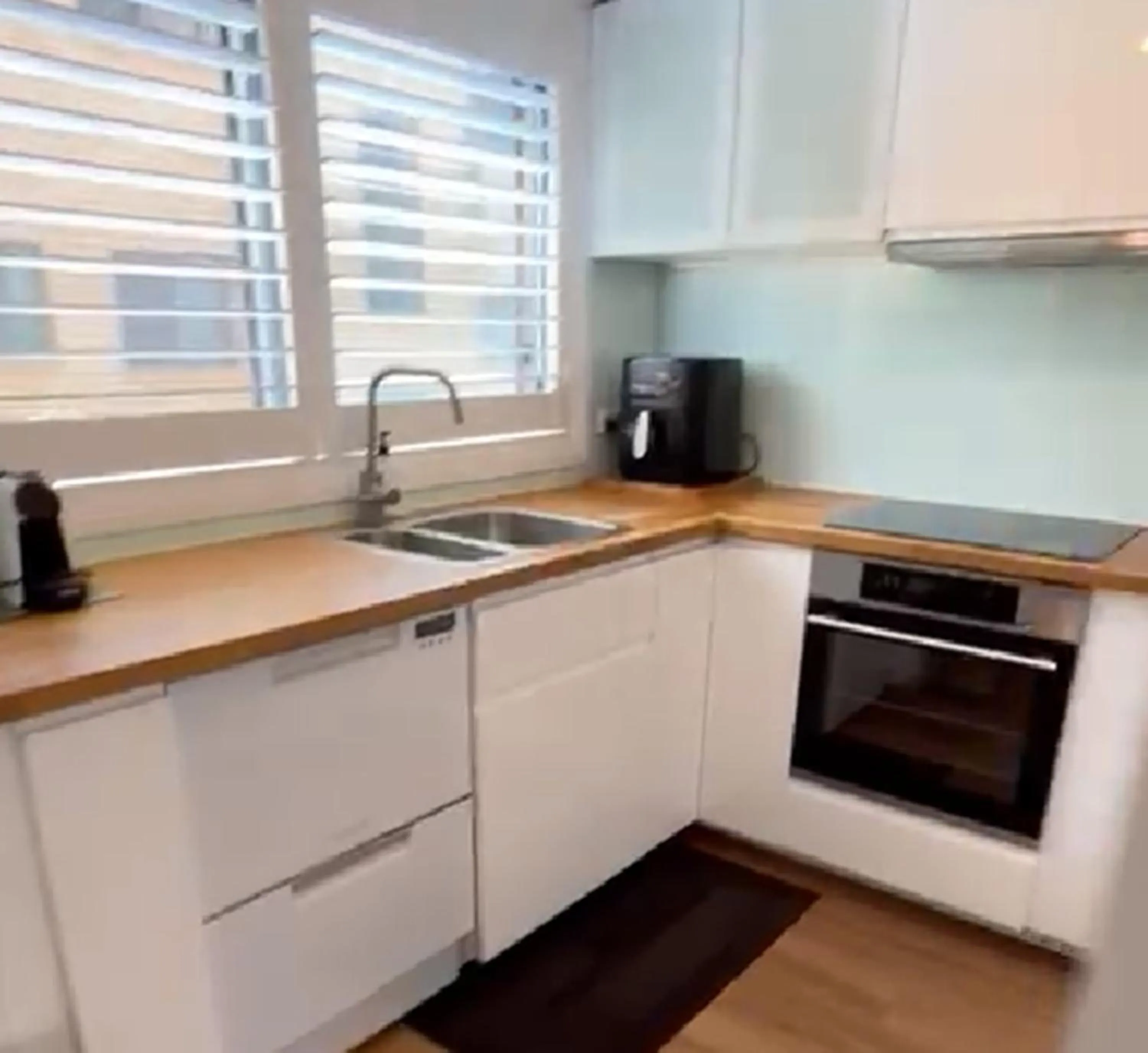 microwave in Sandcastles On The Broadwater