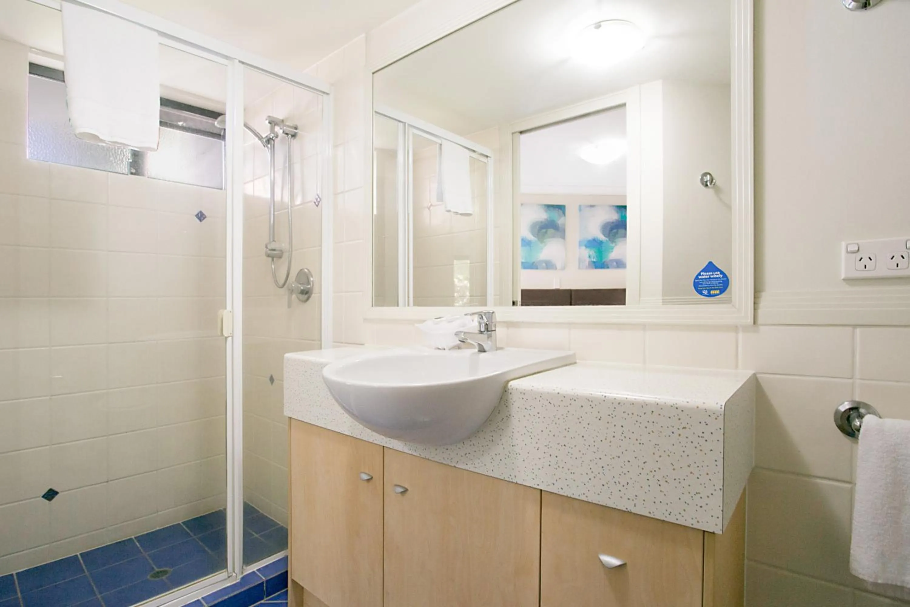 Bathroom in Sandcastles On The Broadwater