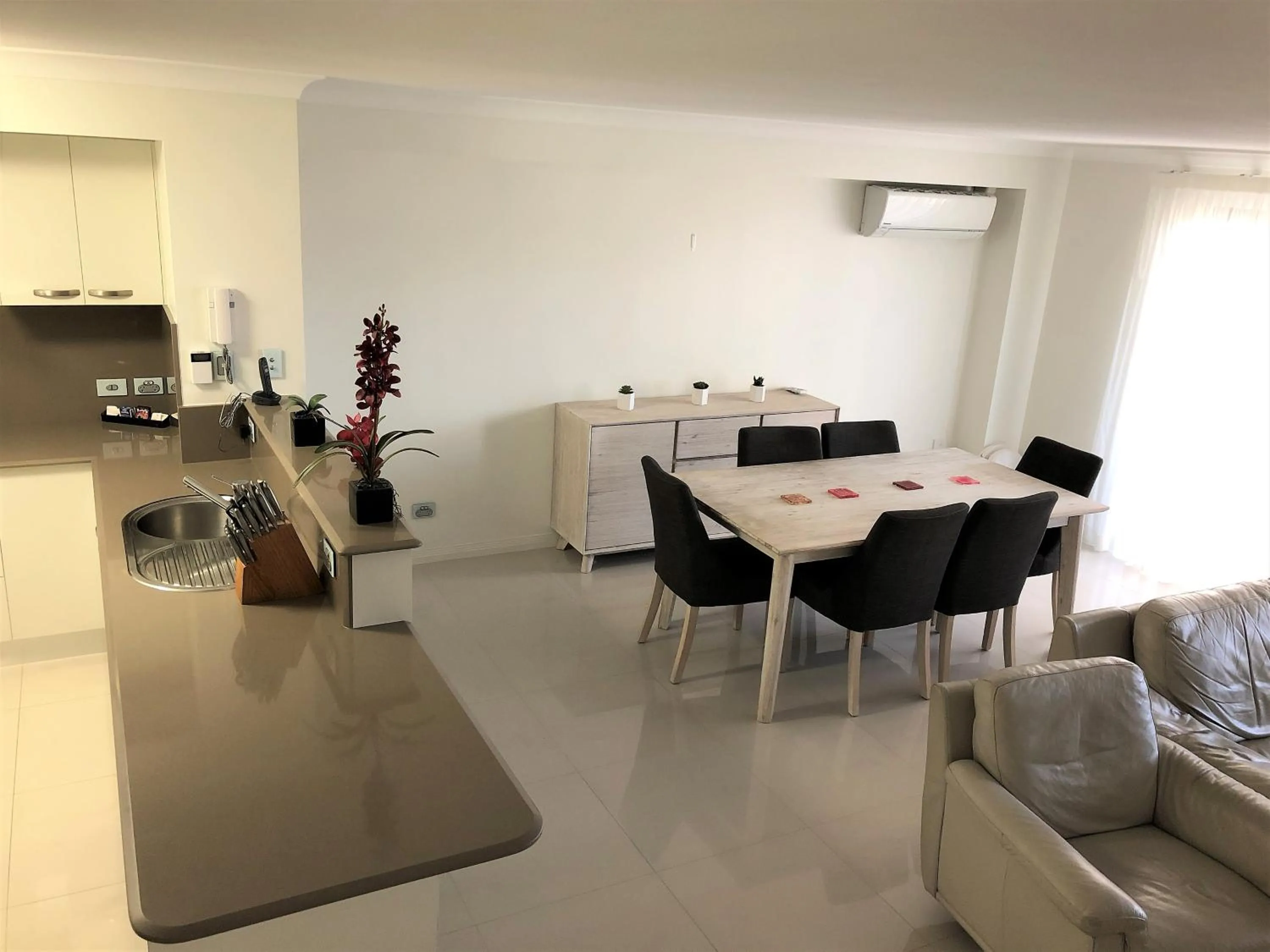 Living room in Sandcastles On The Broadwater