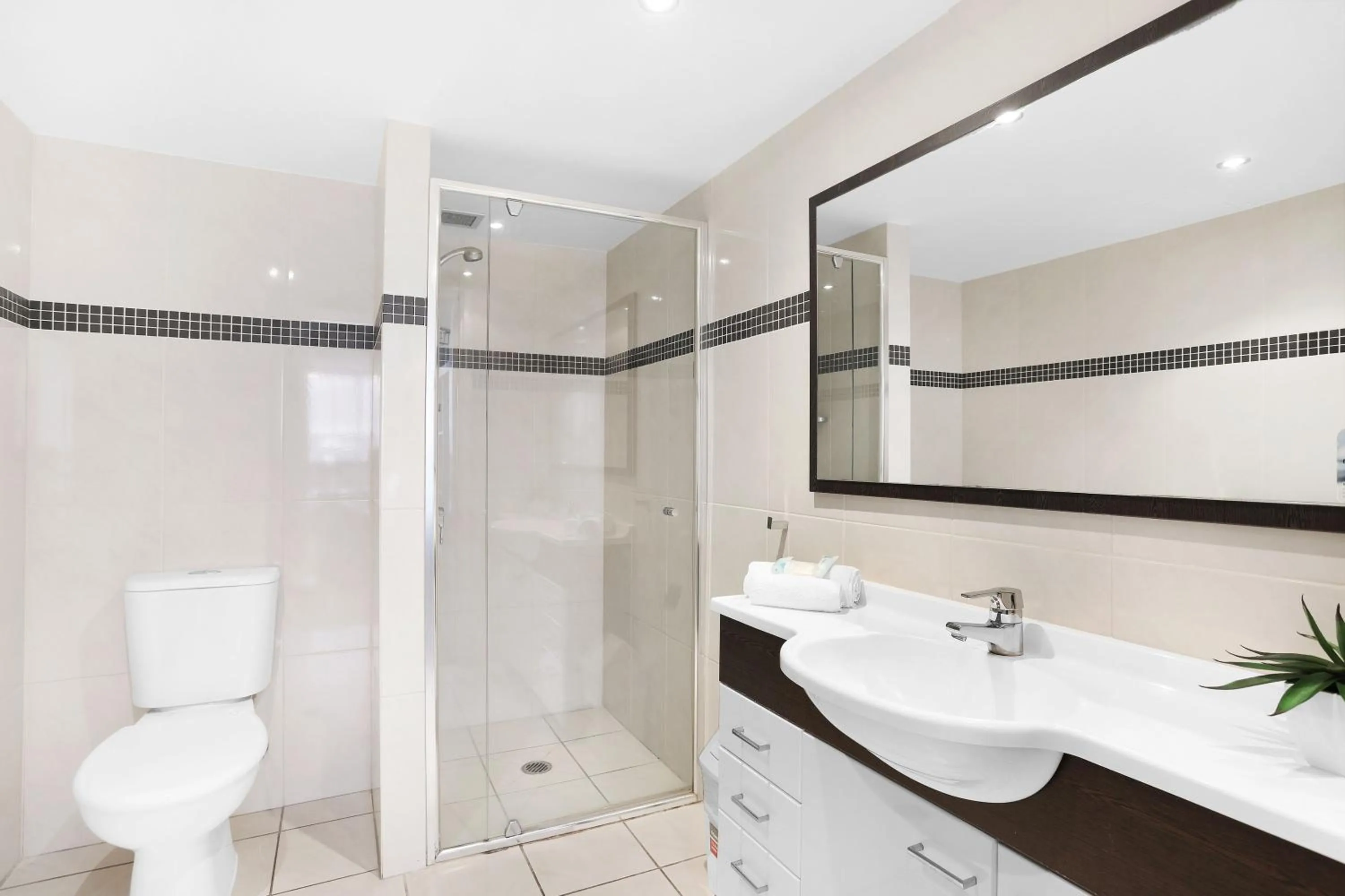 Toilet in Breakers North Absolute Beachfront Apartments - Official