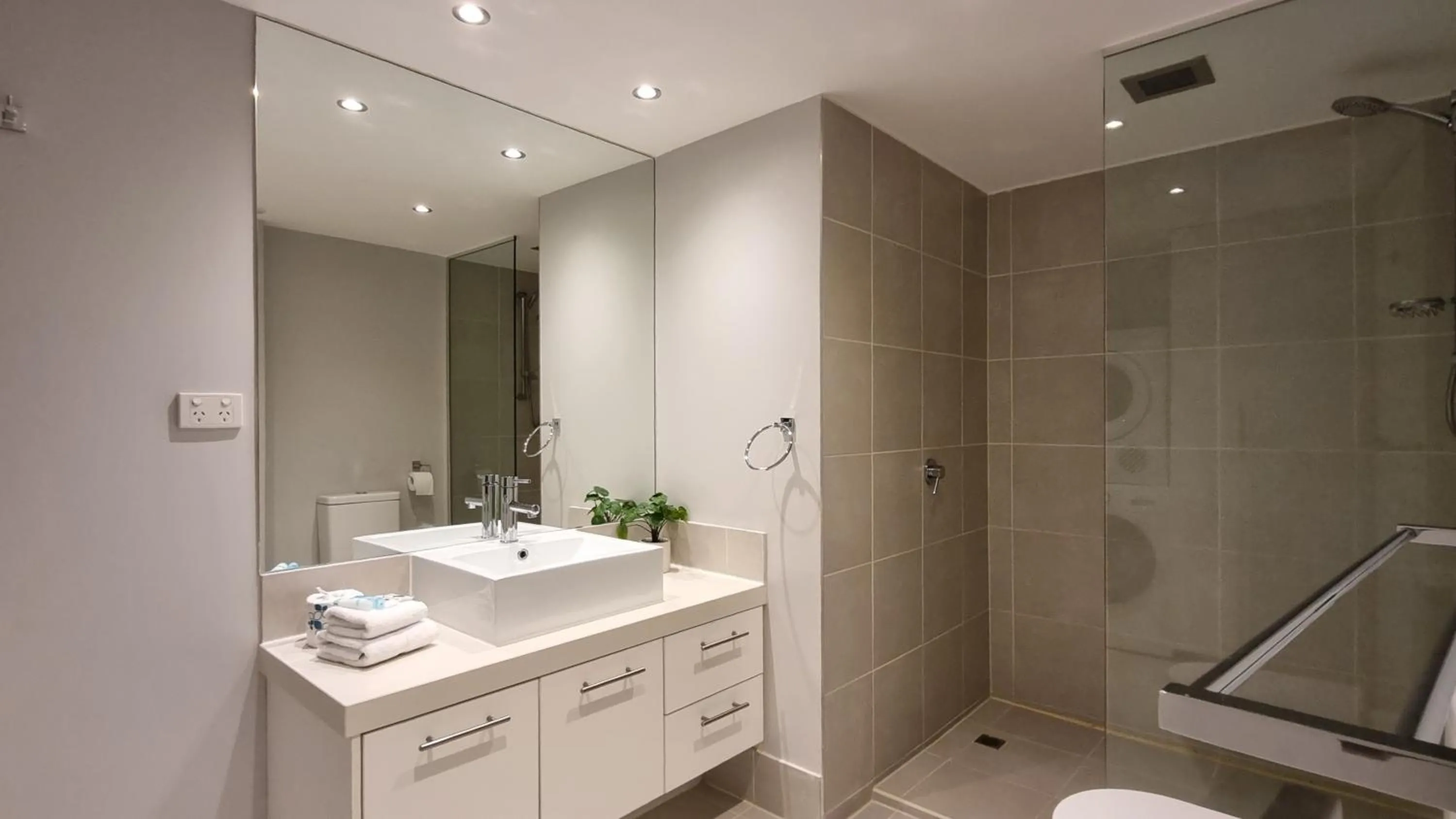 Toilet in Breakers North Absolute Beachfront Apartments - Official