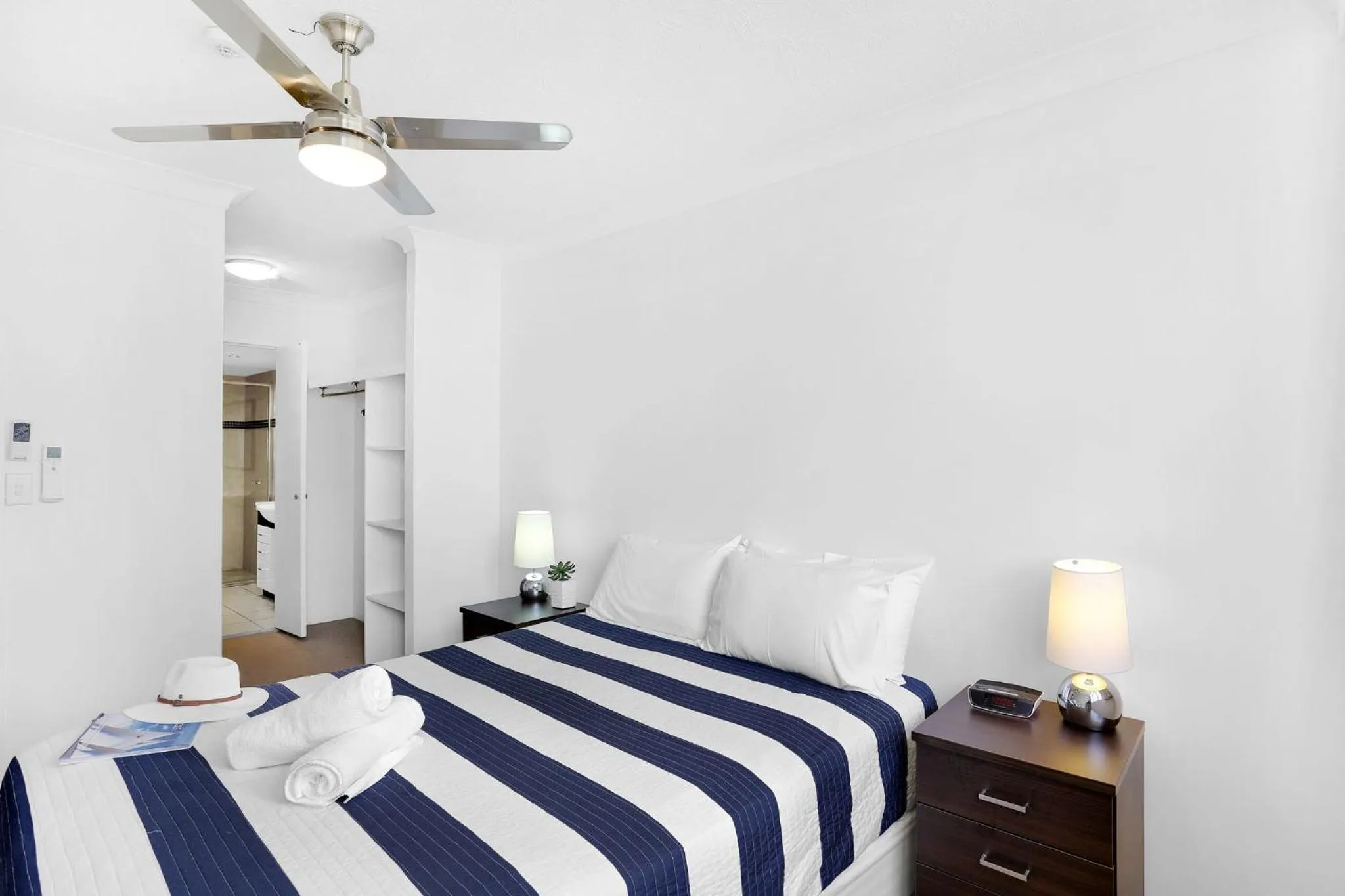 Bedroom, Bed in Breakers North Absolute Beachfront Apartments - Official