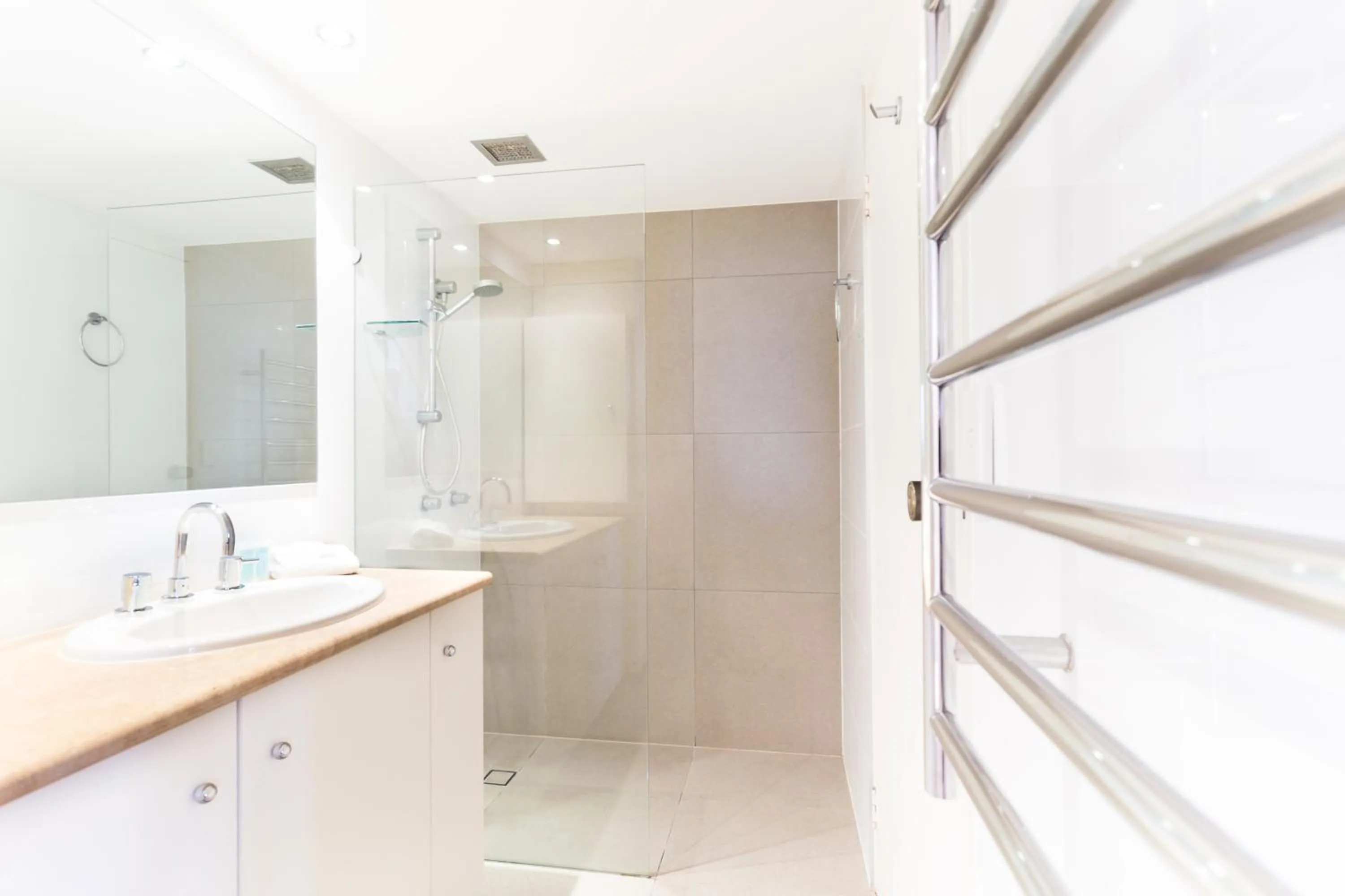 Shower in Breakers North Absolute Beachfront Apartments - Official