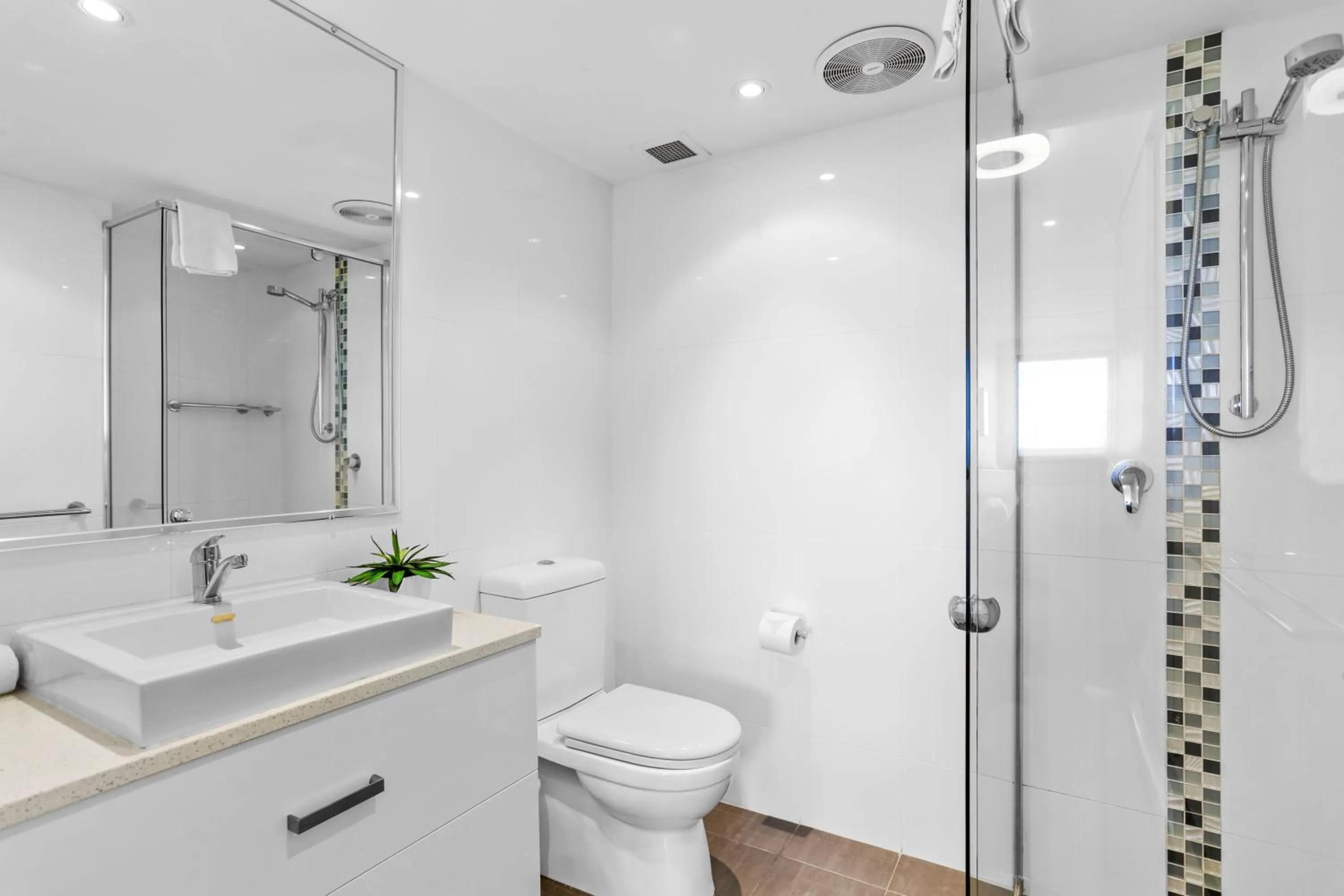 Shower in Breakers North Absolute Beachfront Apartments - Official