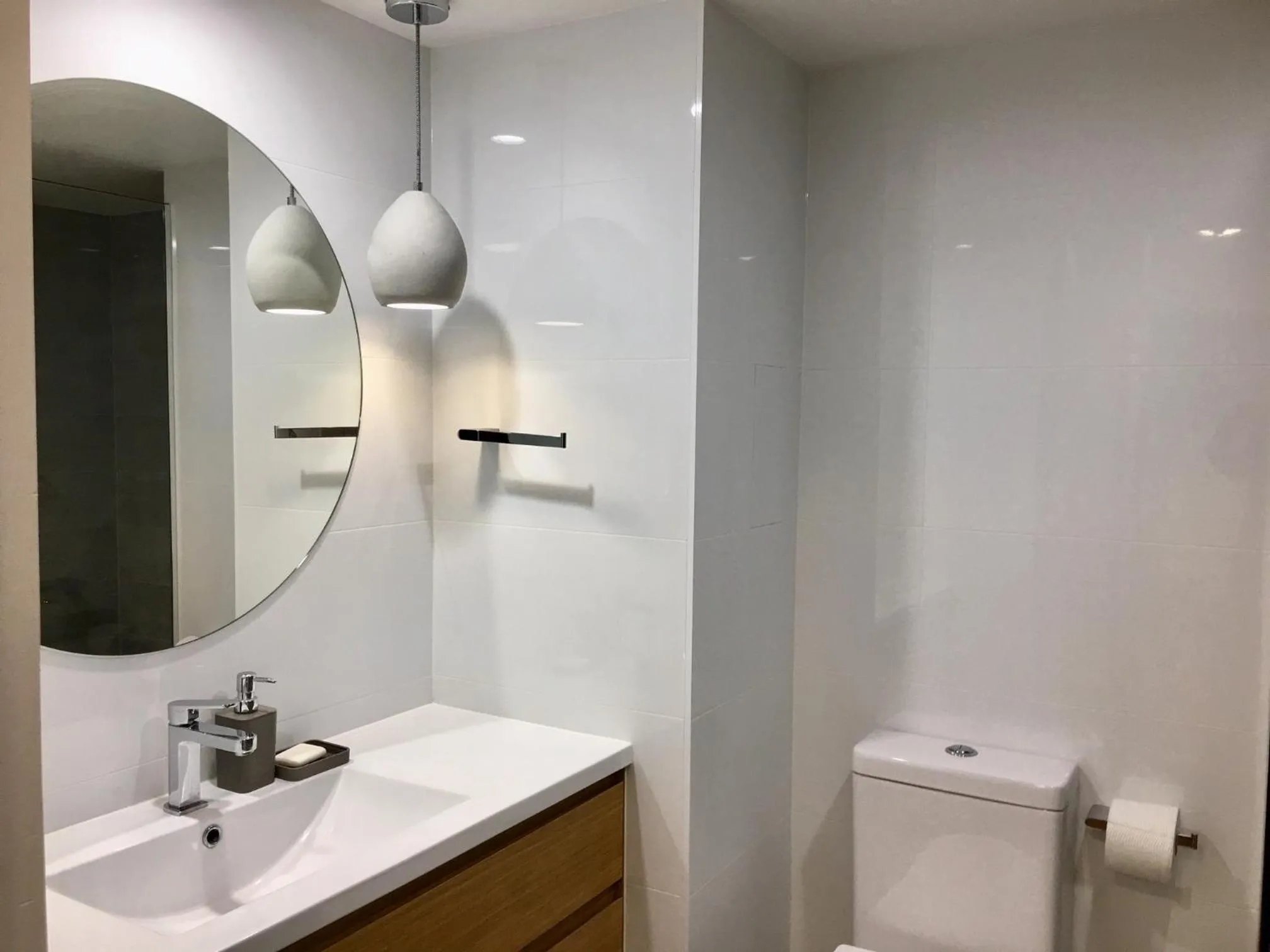 Breakers North Absolute Beachfront Apartments - Official