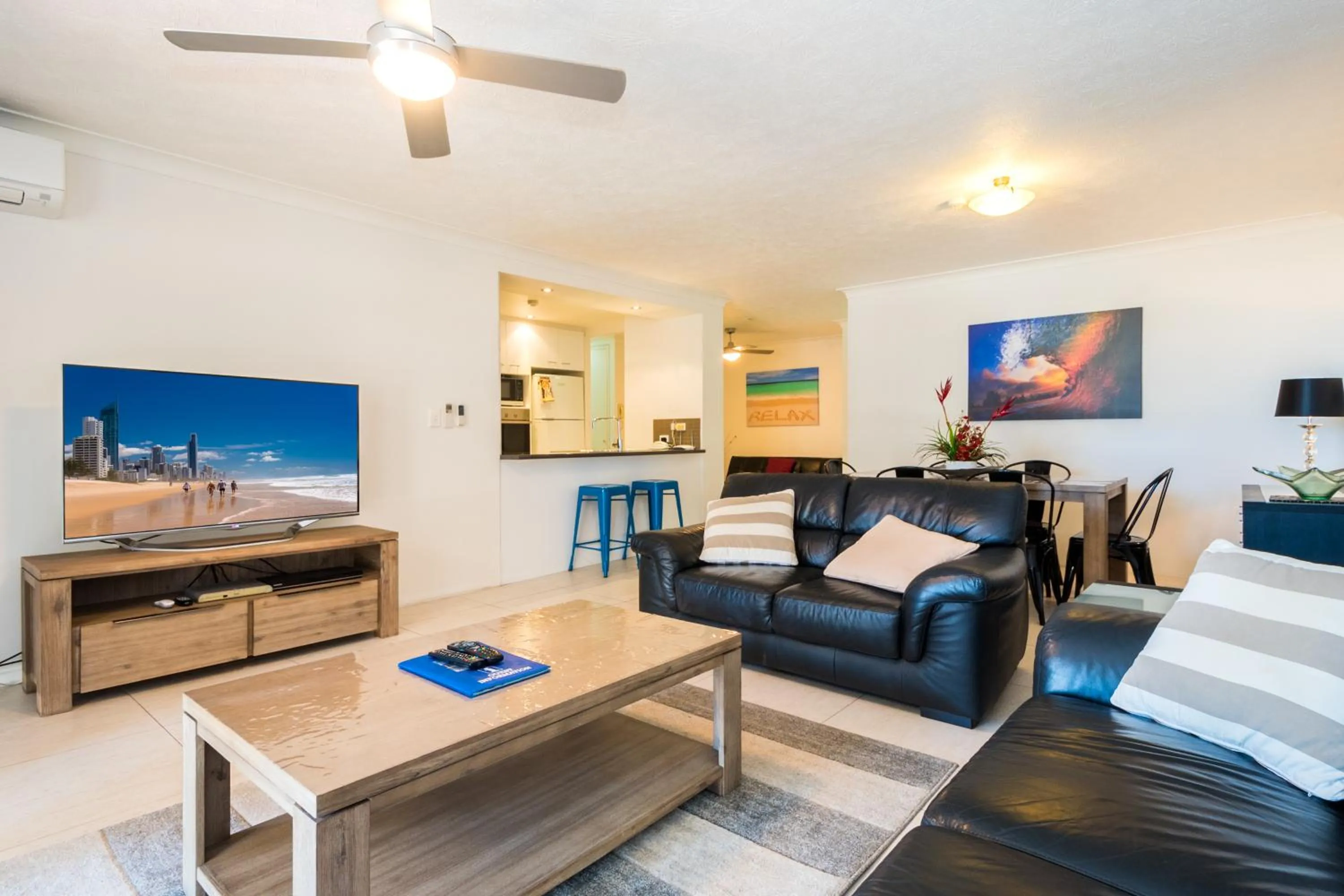 Living room in Breakers North Absolute Beachfront Apartments - Official