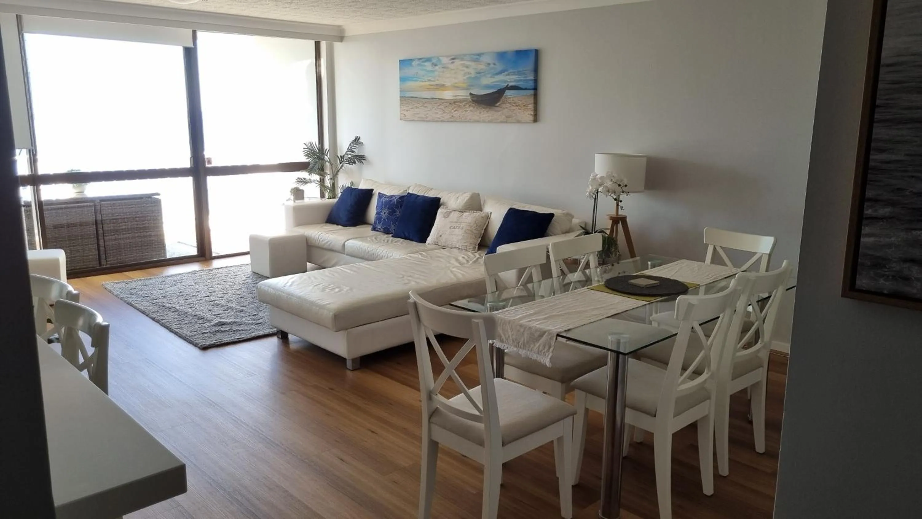 Living room in Breakers North Absolute Beachfront Apartments - Official