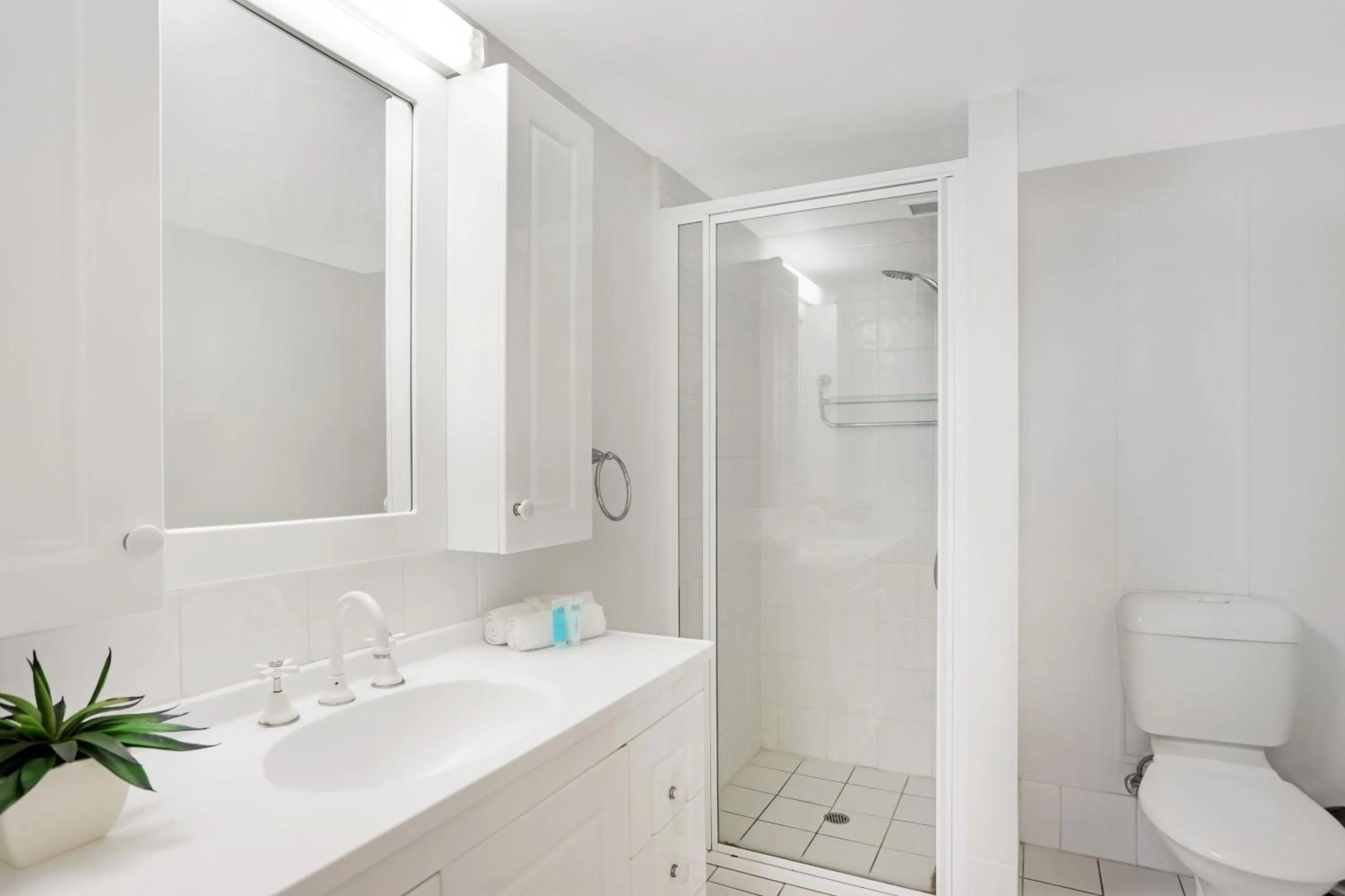 Toilet in Breakers North Absolute Beachfront Apartments - Official