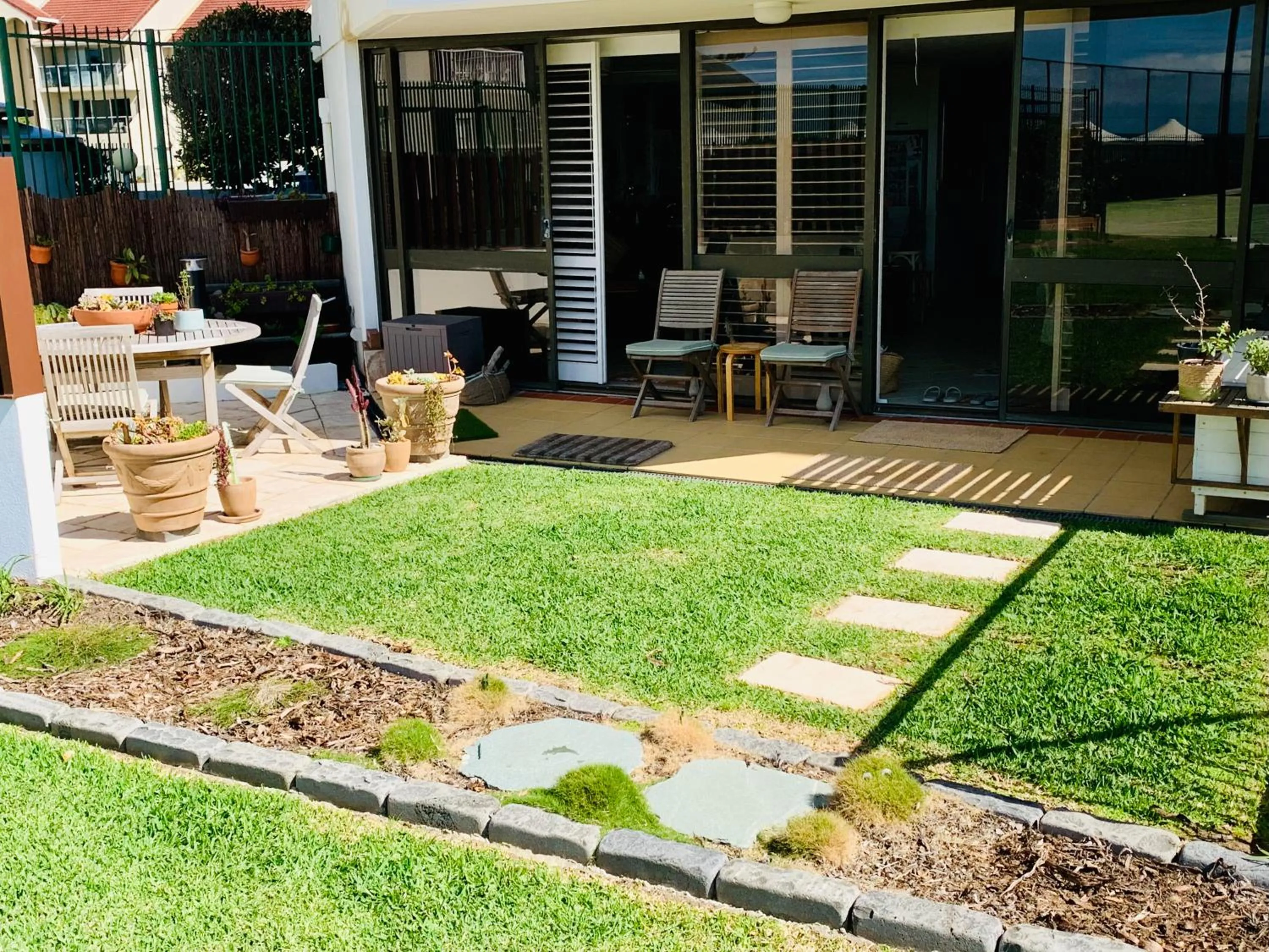 Breakers North Absolute Beachfront Apartments - Official