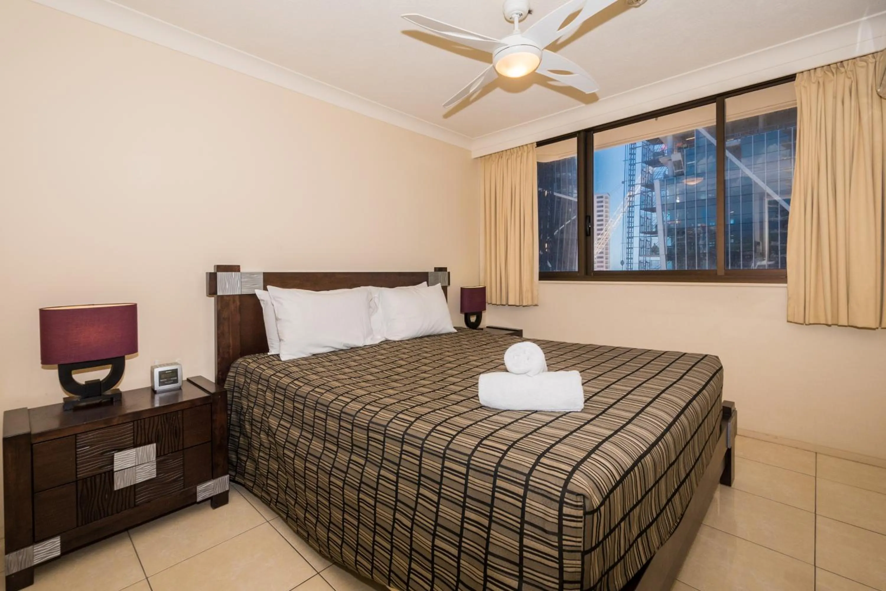 Bedroom, Bed in Breakers North Absolute Beachfront Apartments - Official